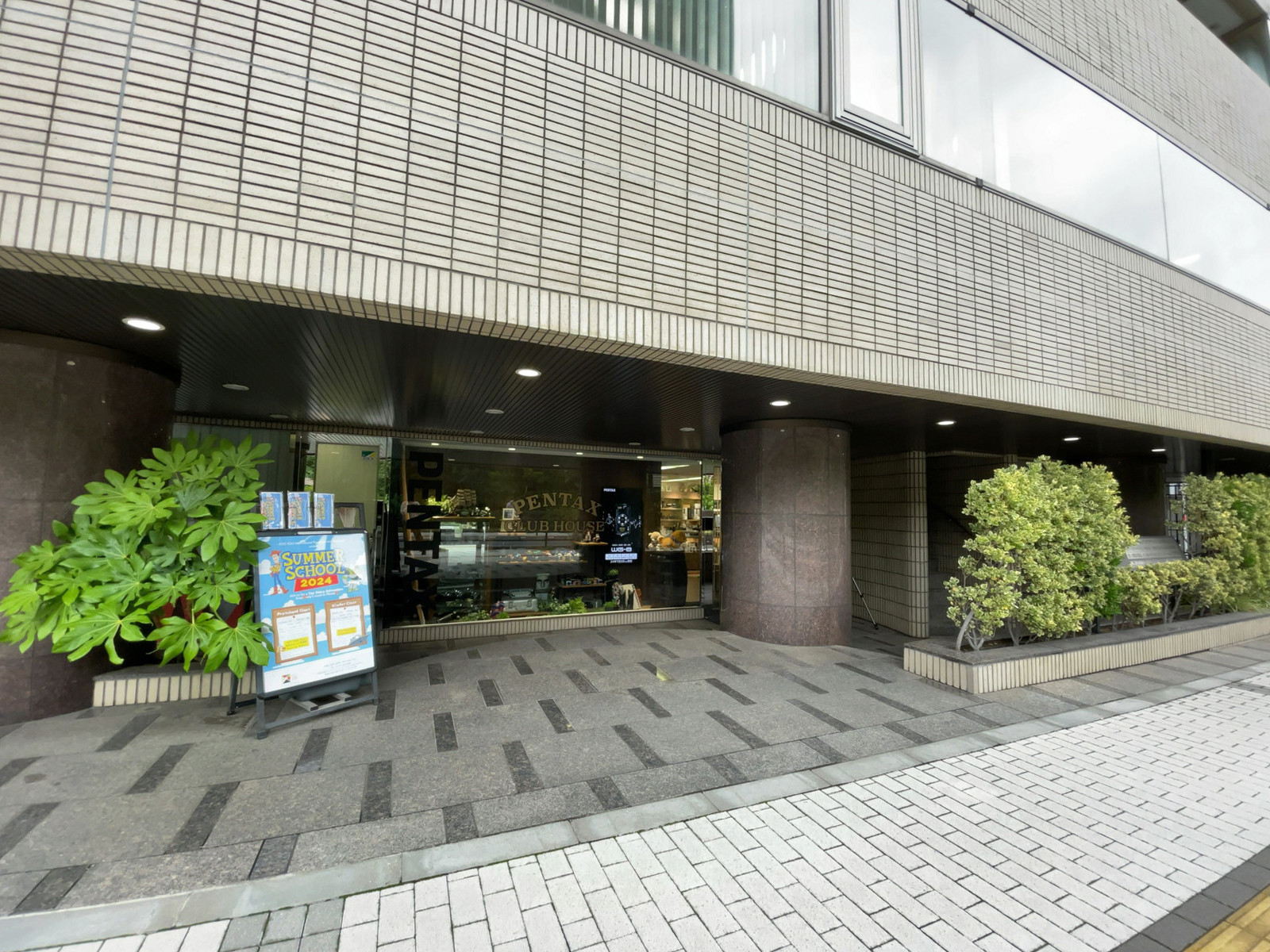 オフィスビル出入口