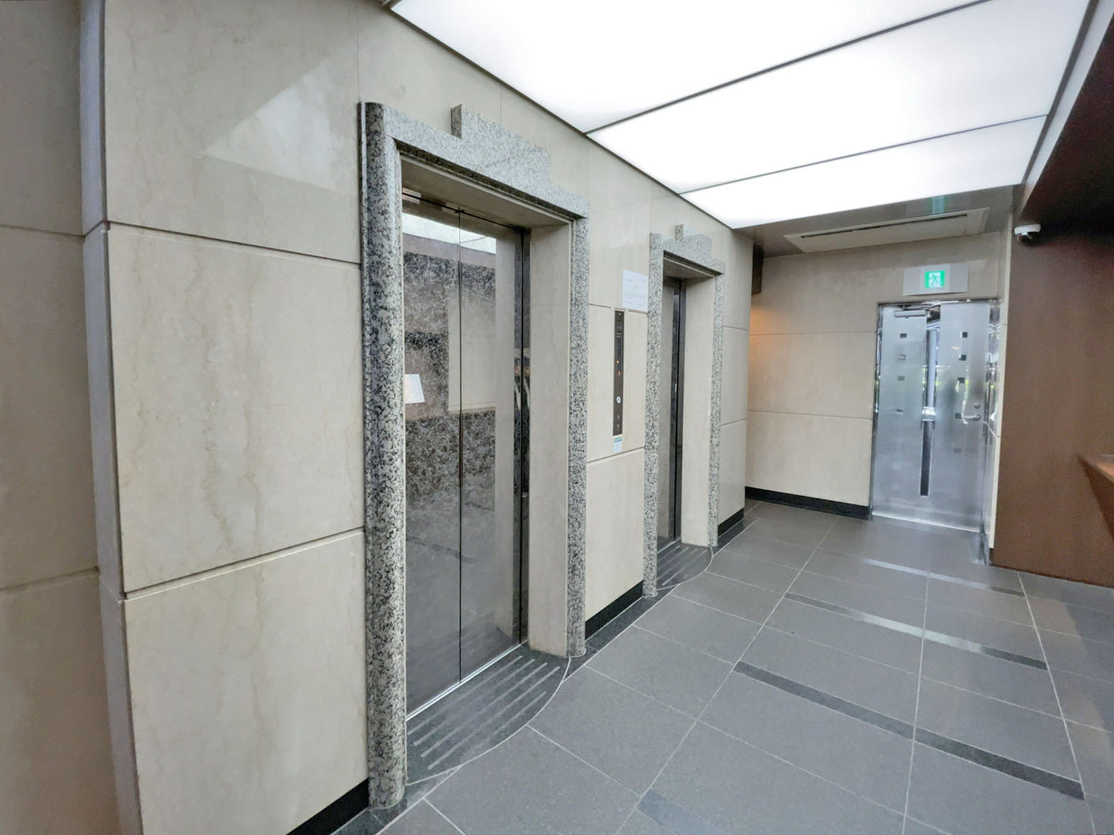 エレベーター(2基)