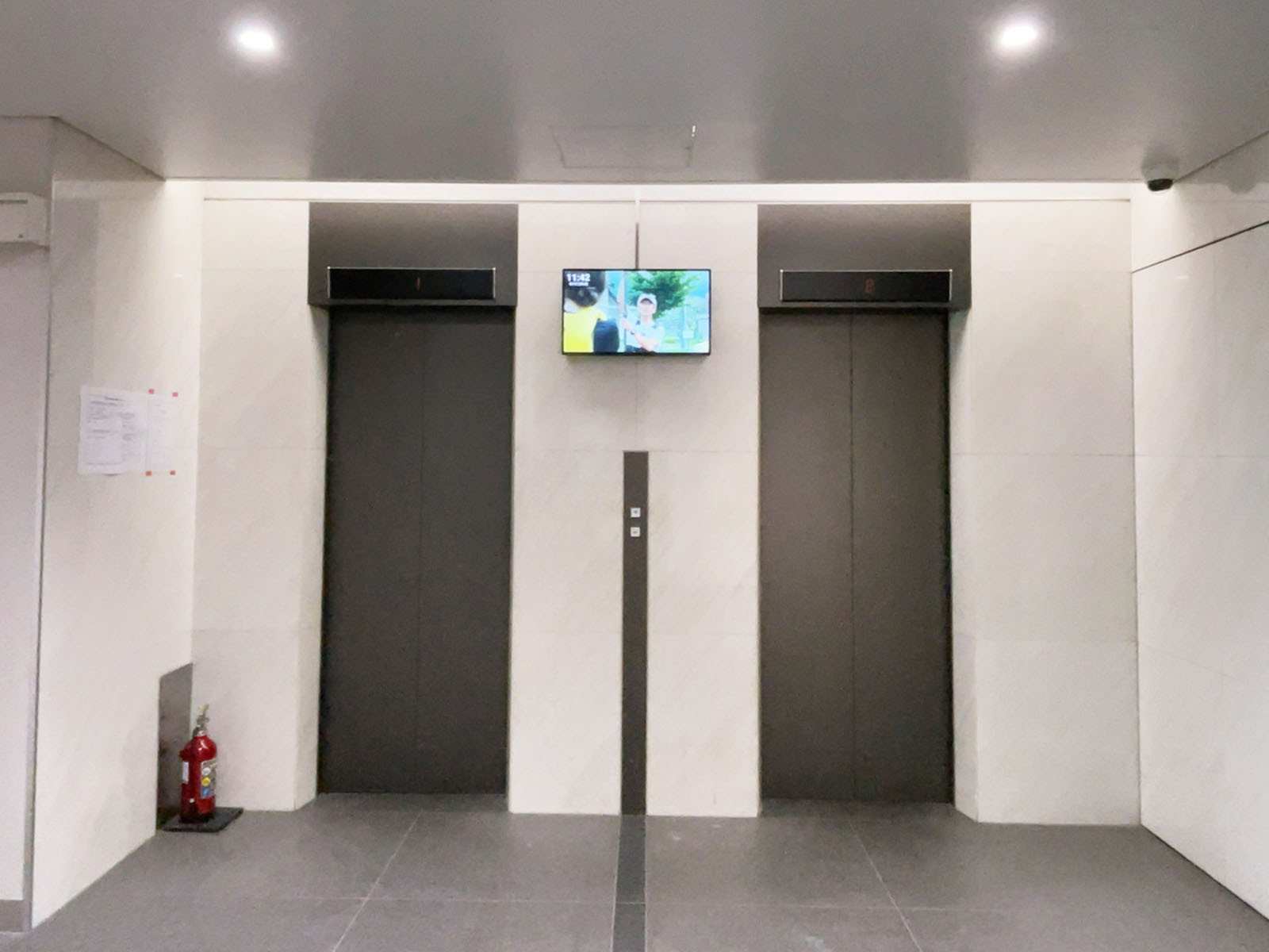 エレベーター(2基)