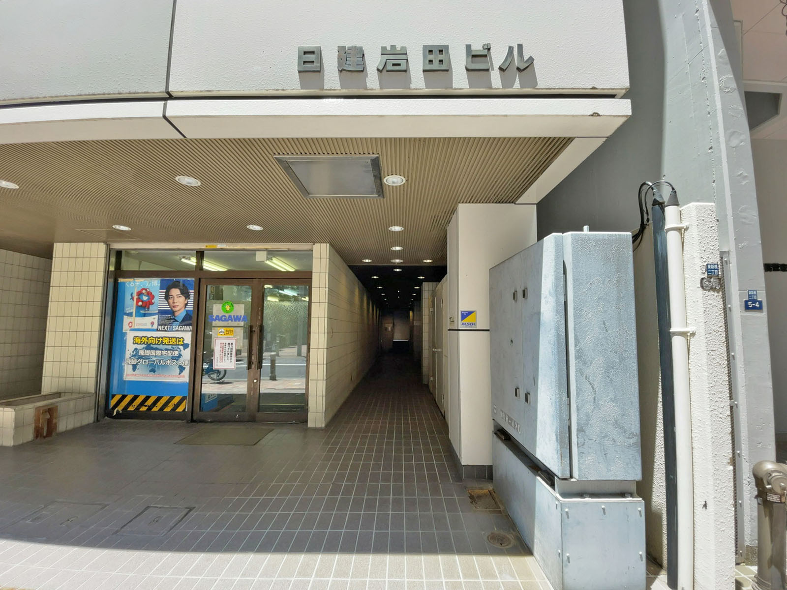 オフィスビル出入口