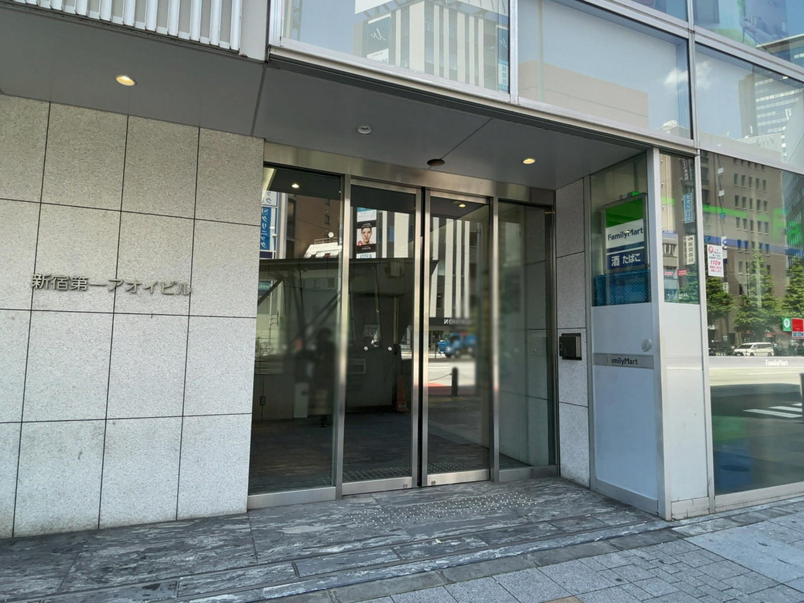 オフィスビル出入口