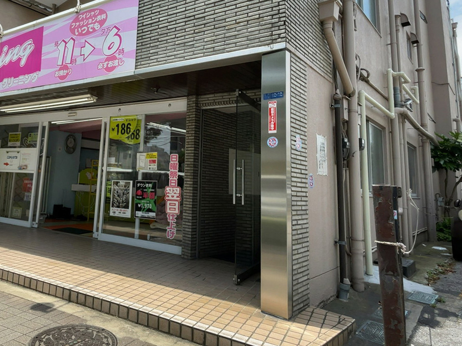 オフィスビル出入口