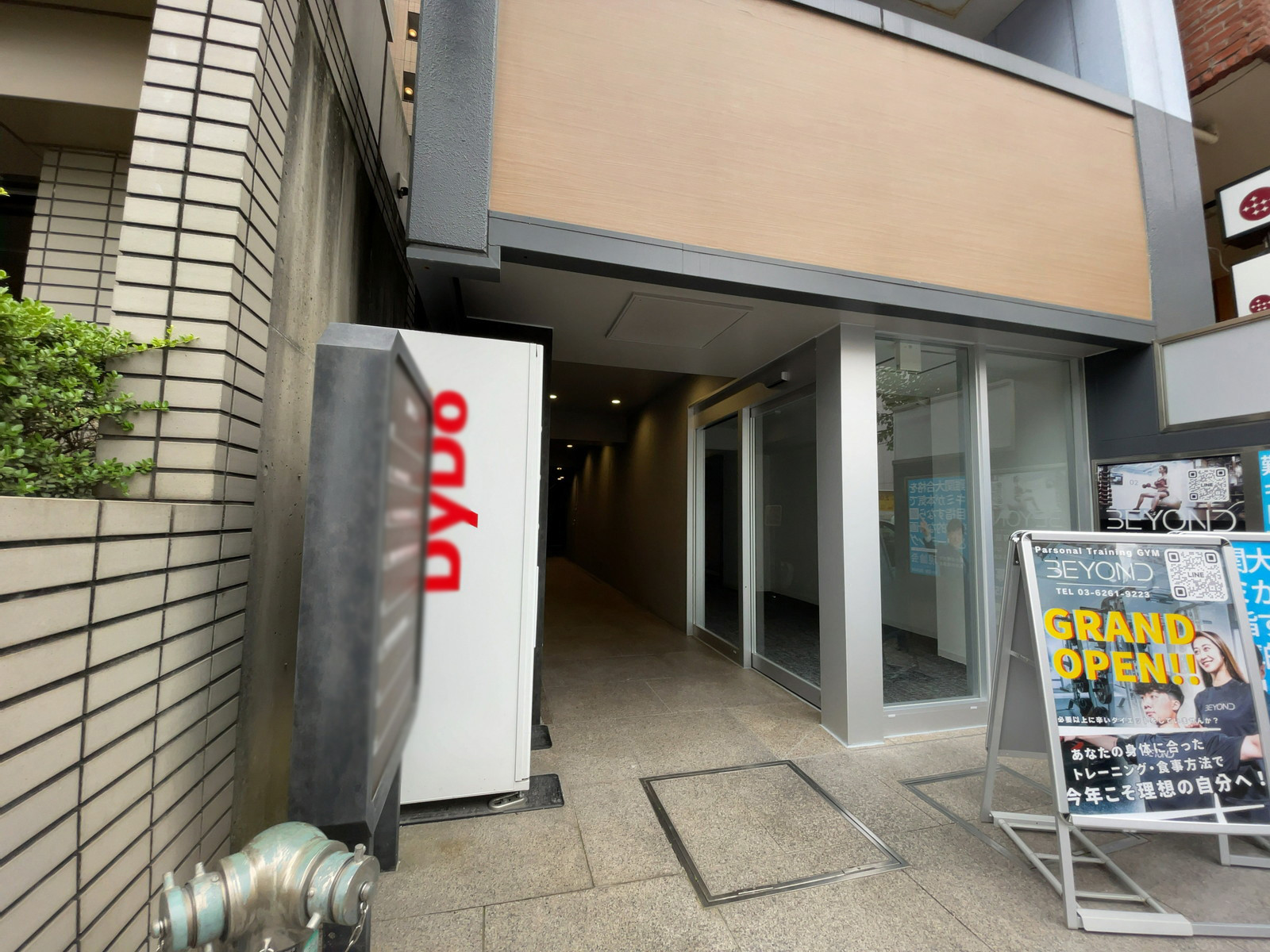 オフィスビル出入口