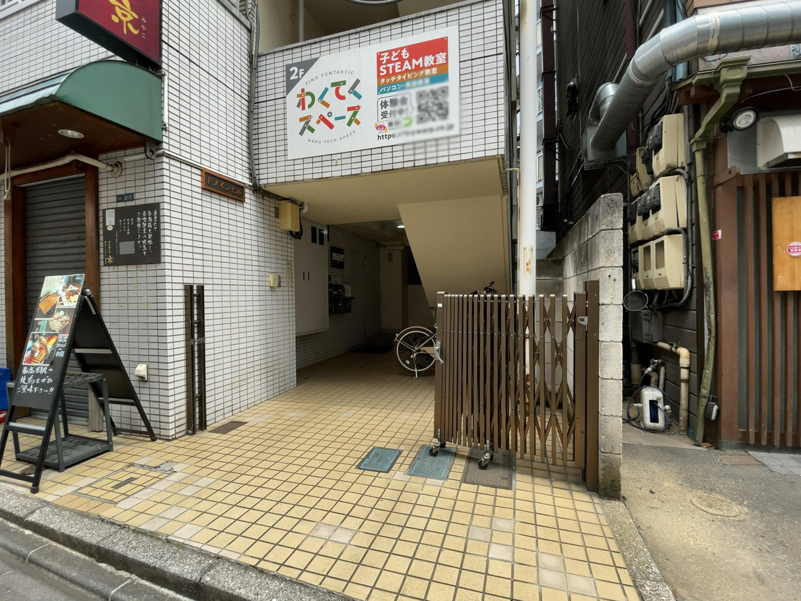 オフィスビル出入口
