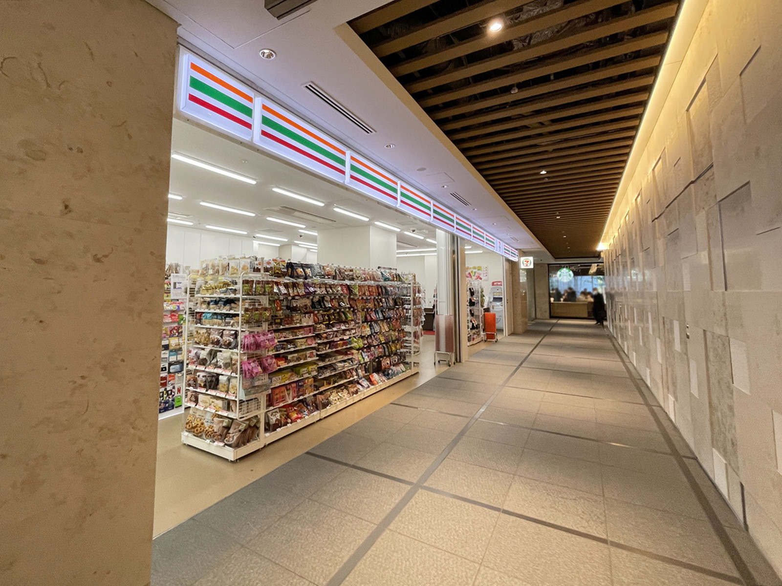 1階のセブン-イレブン 田町タワー店