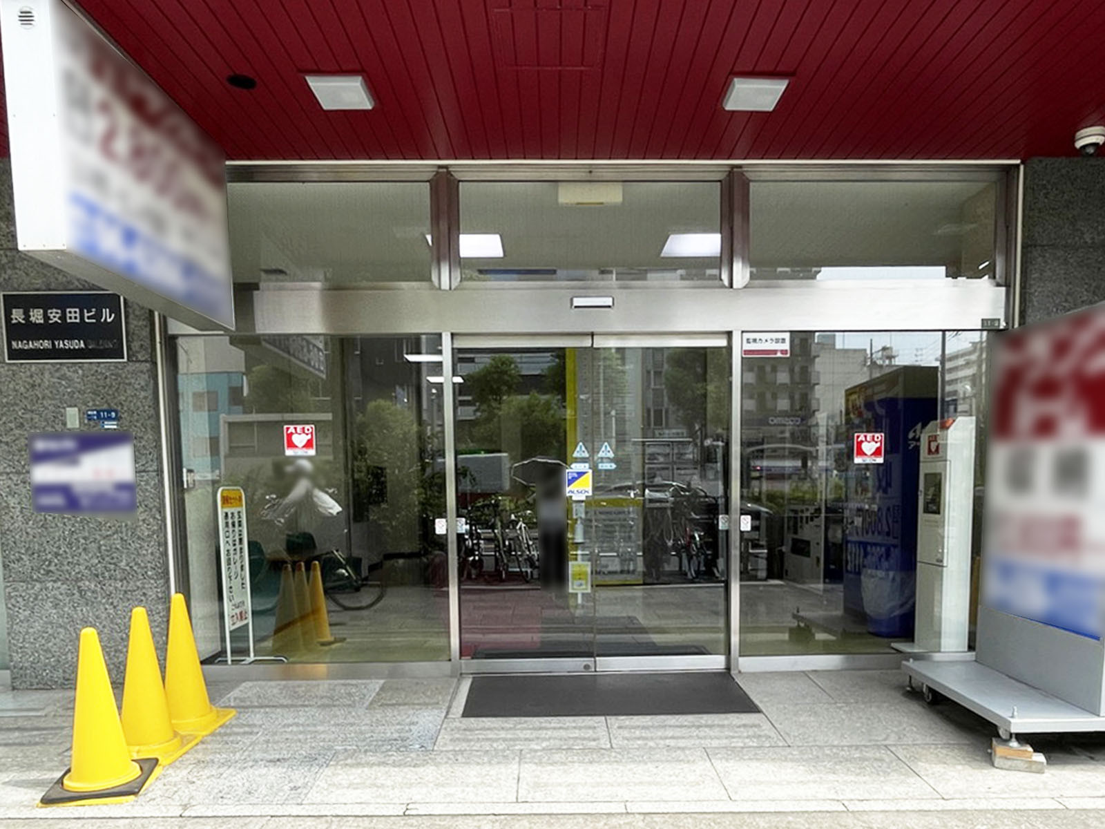 オフィスビル出入口
