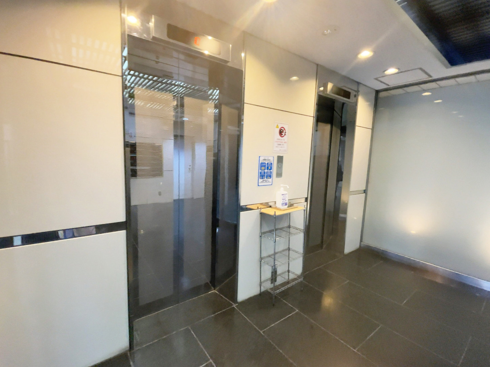エレベーター(2基)