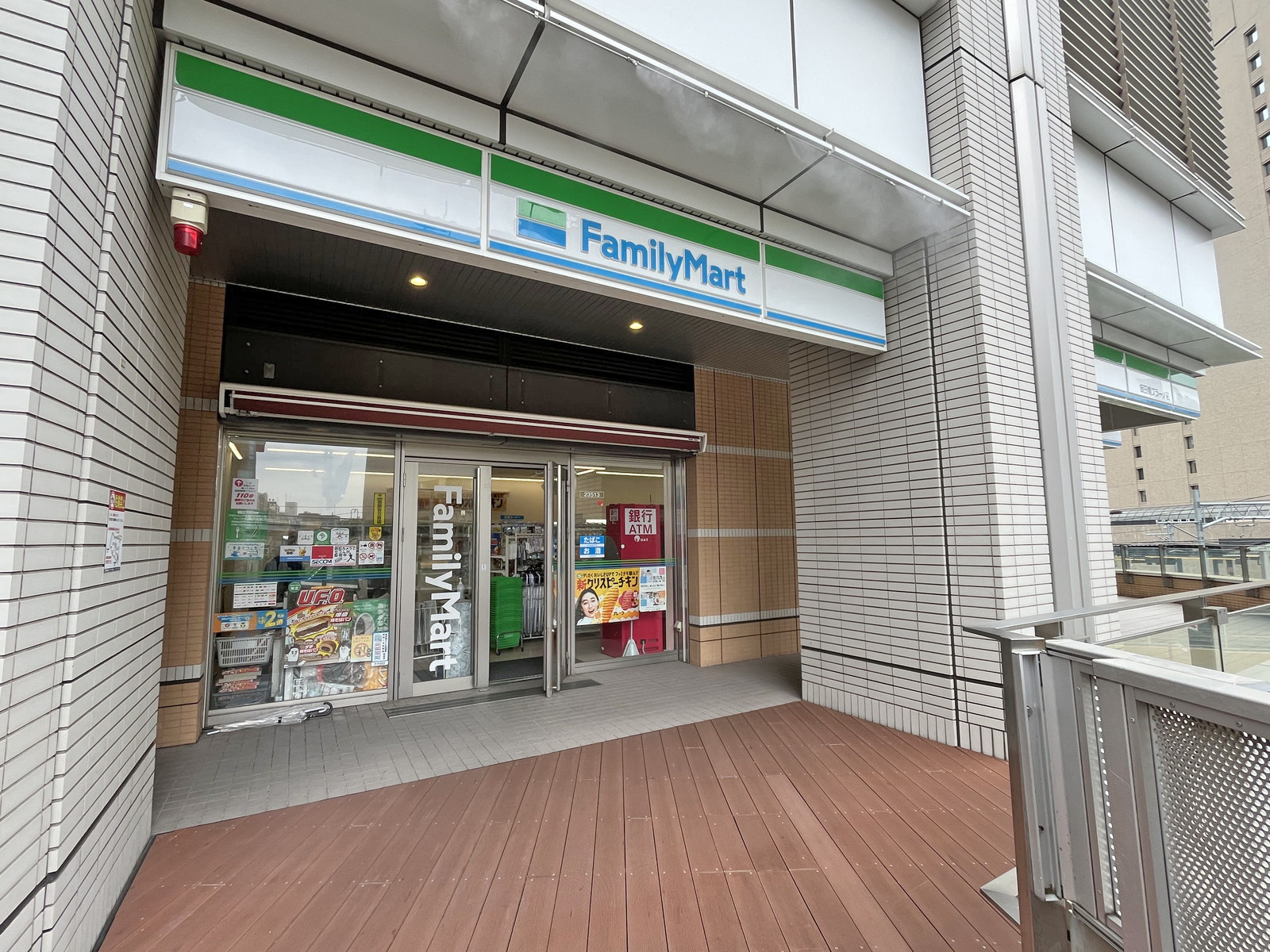 1階のファミリーマート