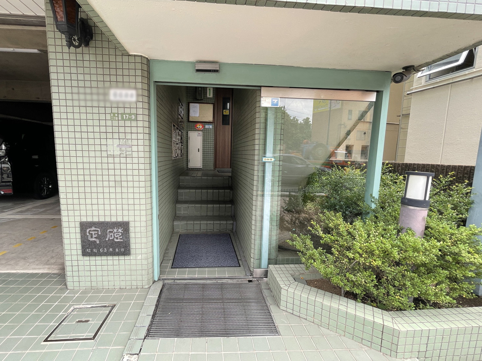 オフィスビル出入口