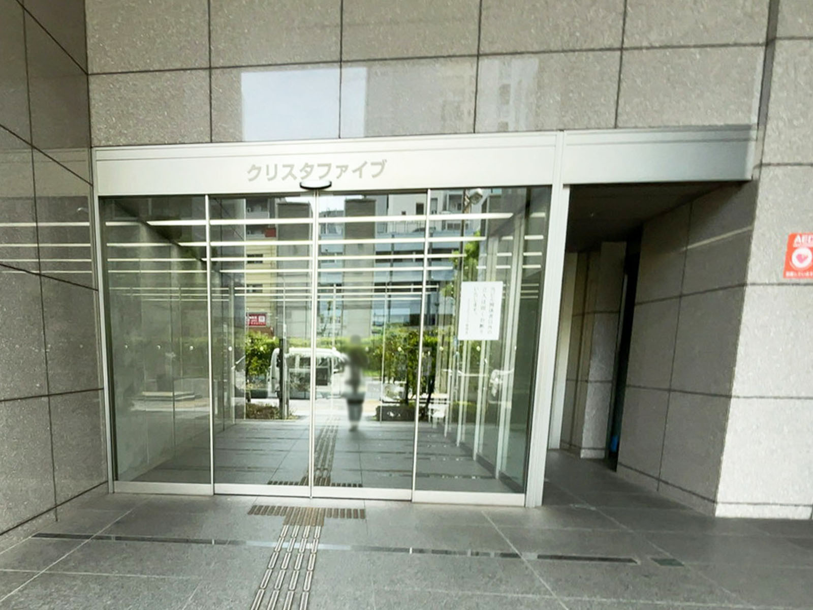 オフィスビル出入口