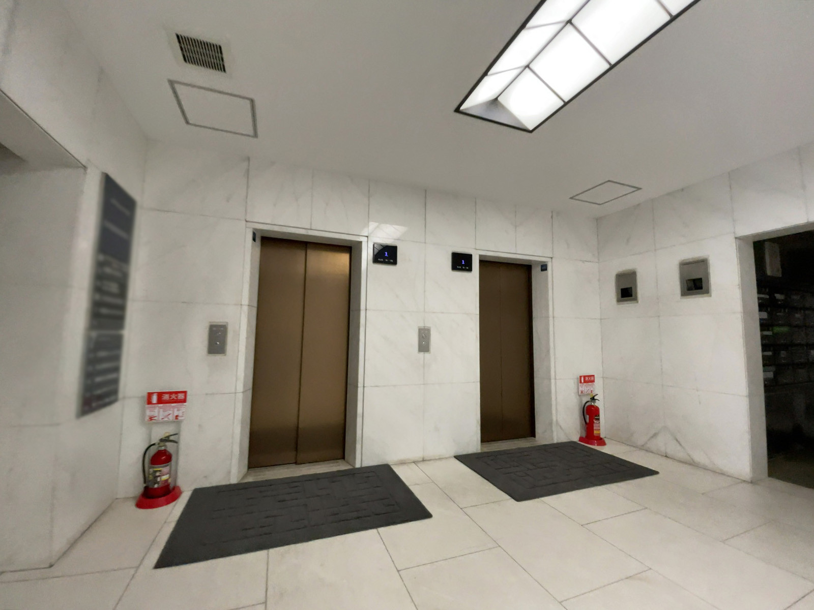 エレベーター(2基)