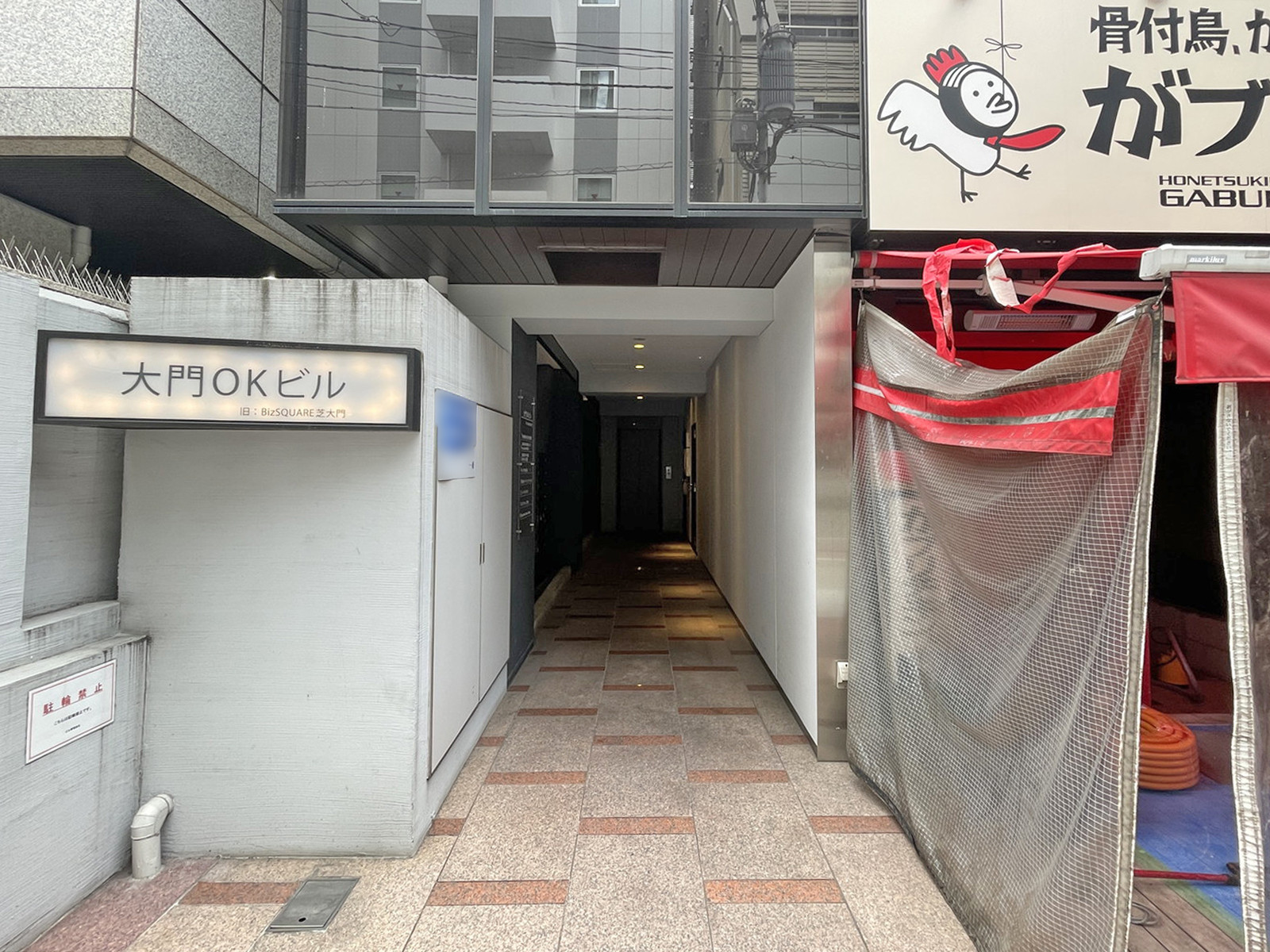 オフィスビル出入口