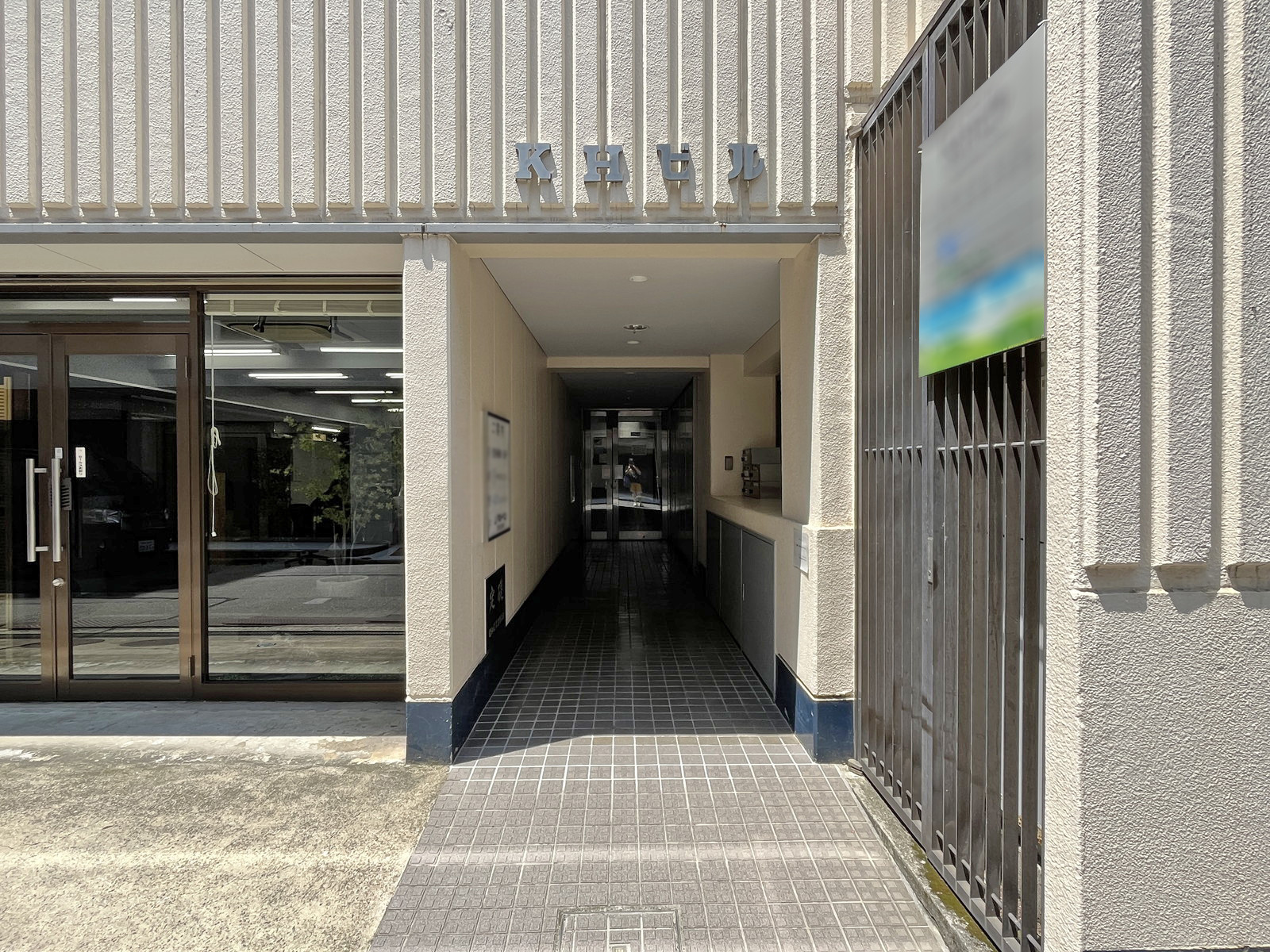 オフィスビル出入口