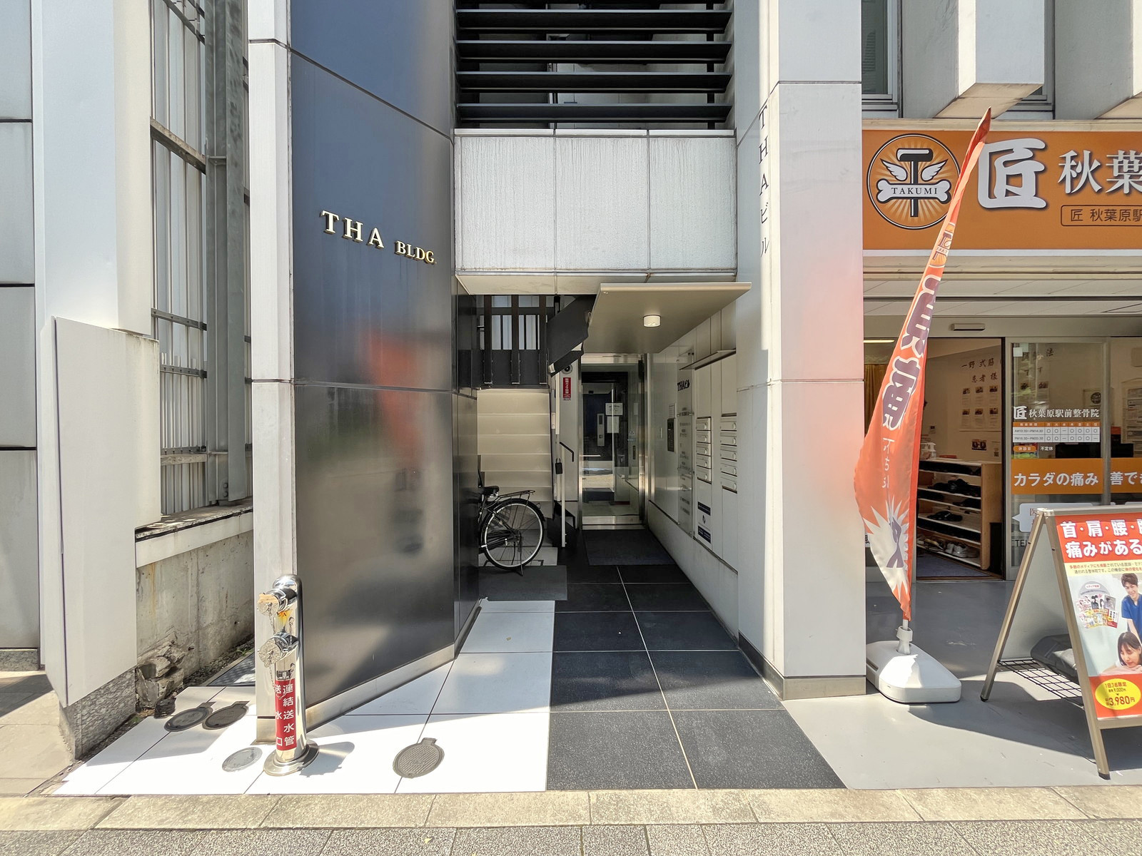 オフィスビル出入口