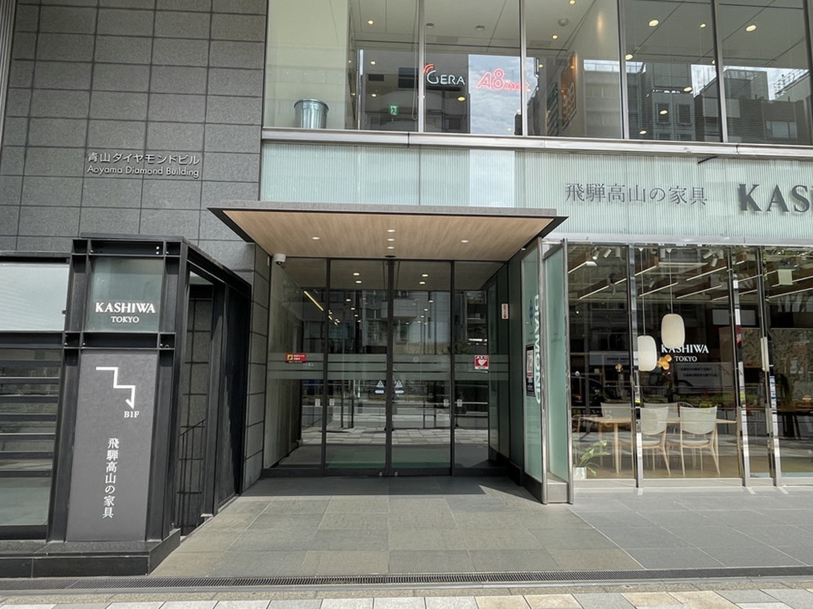 オフィスビル出入口