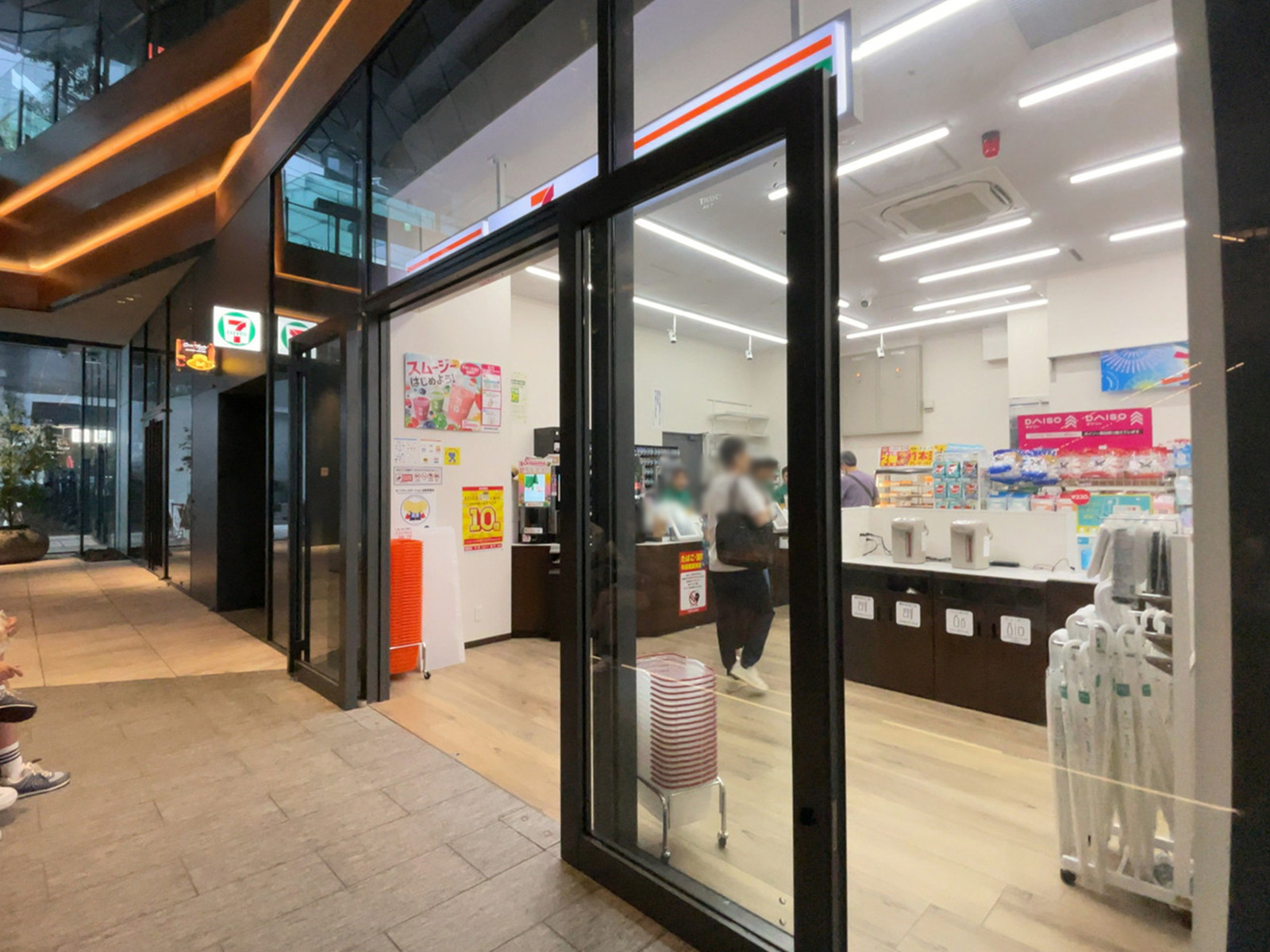 1階のセブンイレブン渋谷アクシュ店