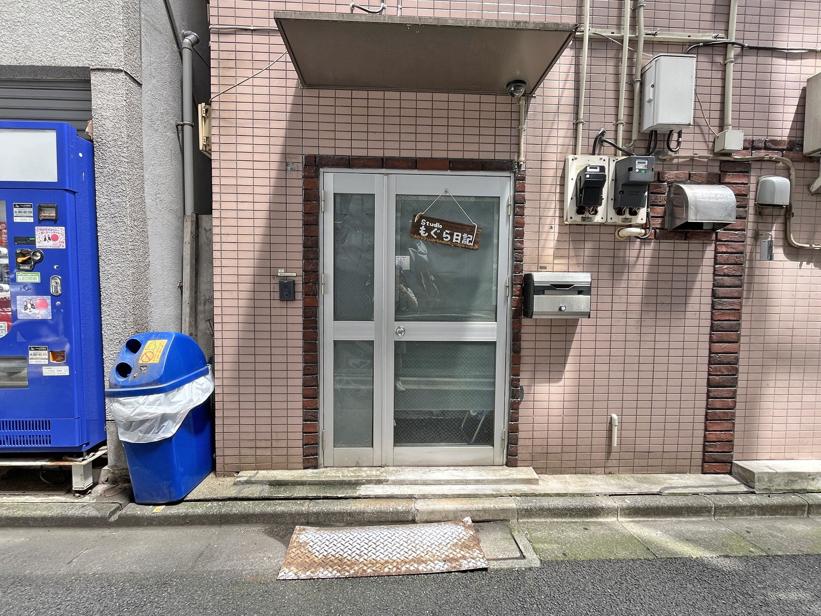 オフィスビル出入口