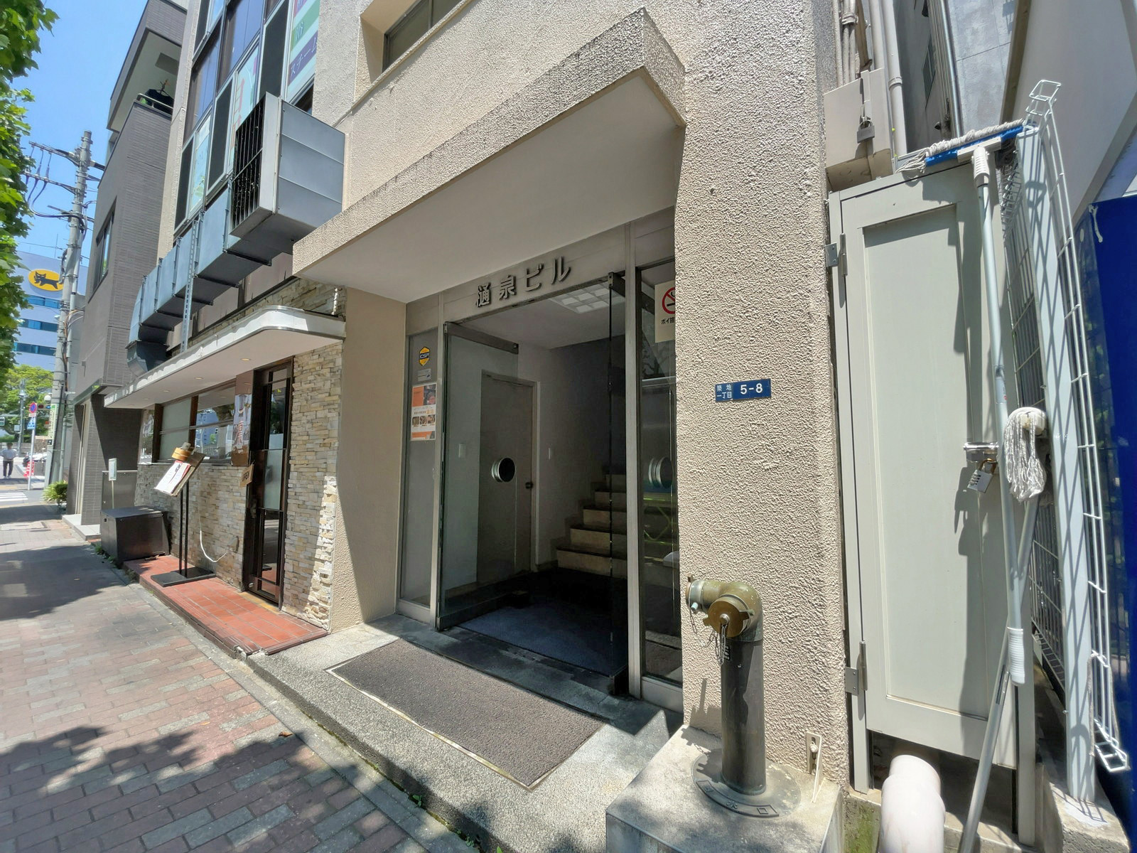 オフィスビル出入口