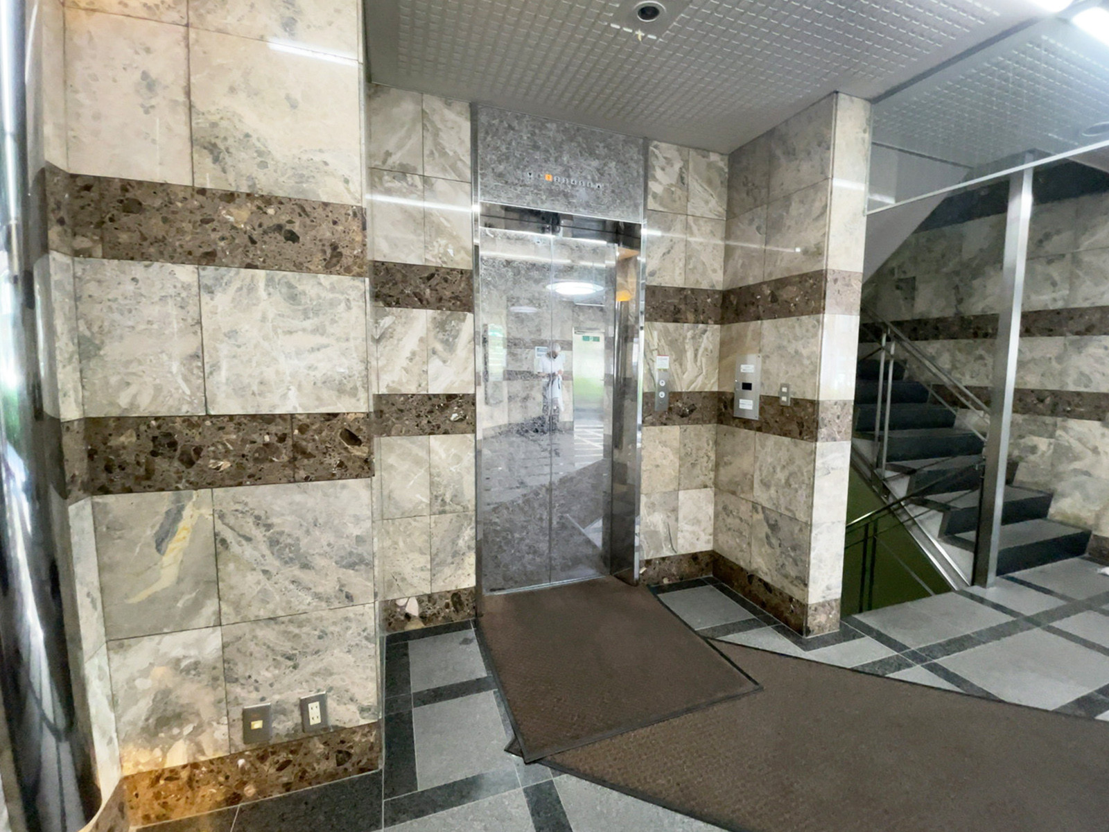 エレベーター(1基)