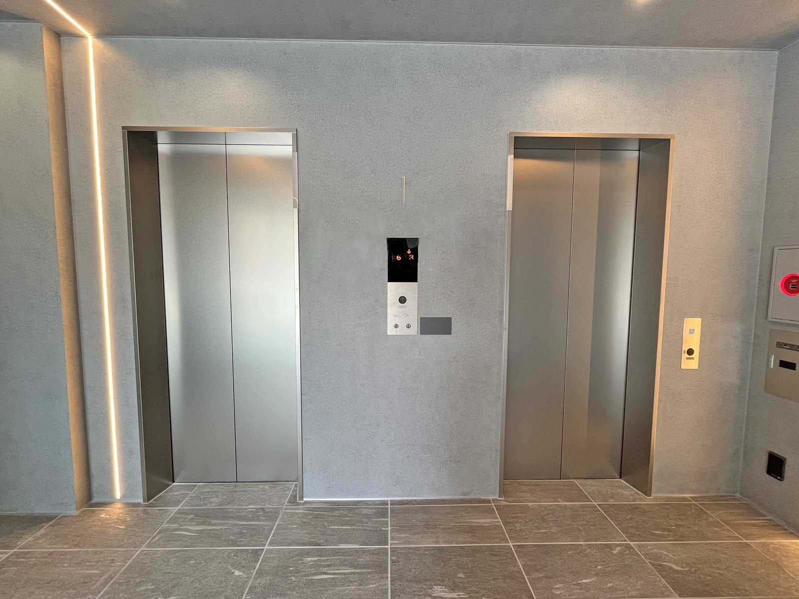 エレベーター（2基）