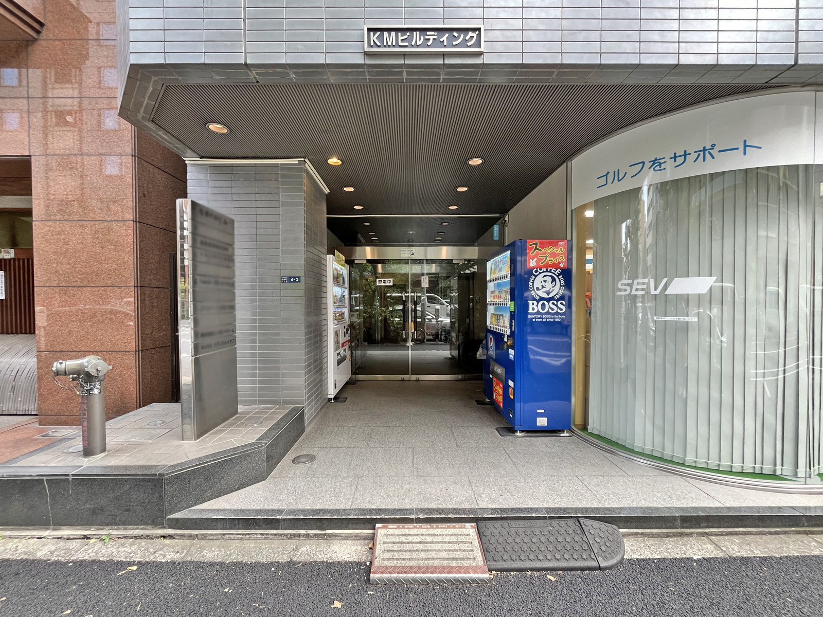 オフィスビル出入口
