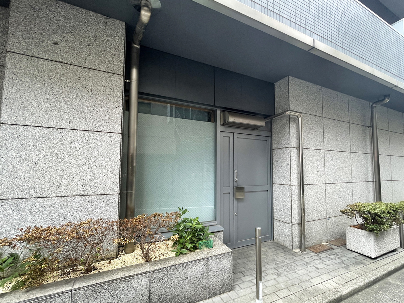 オフィス出入口