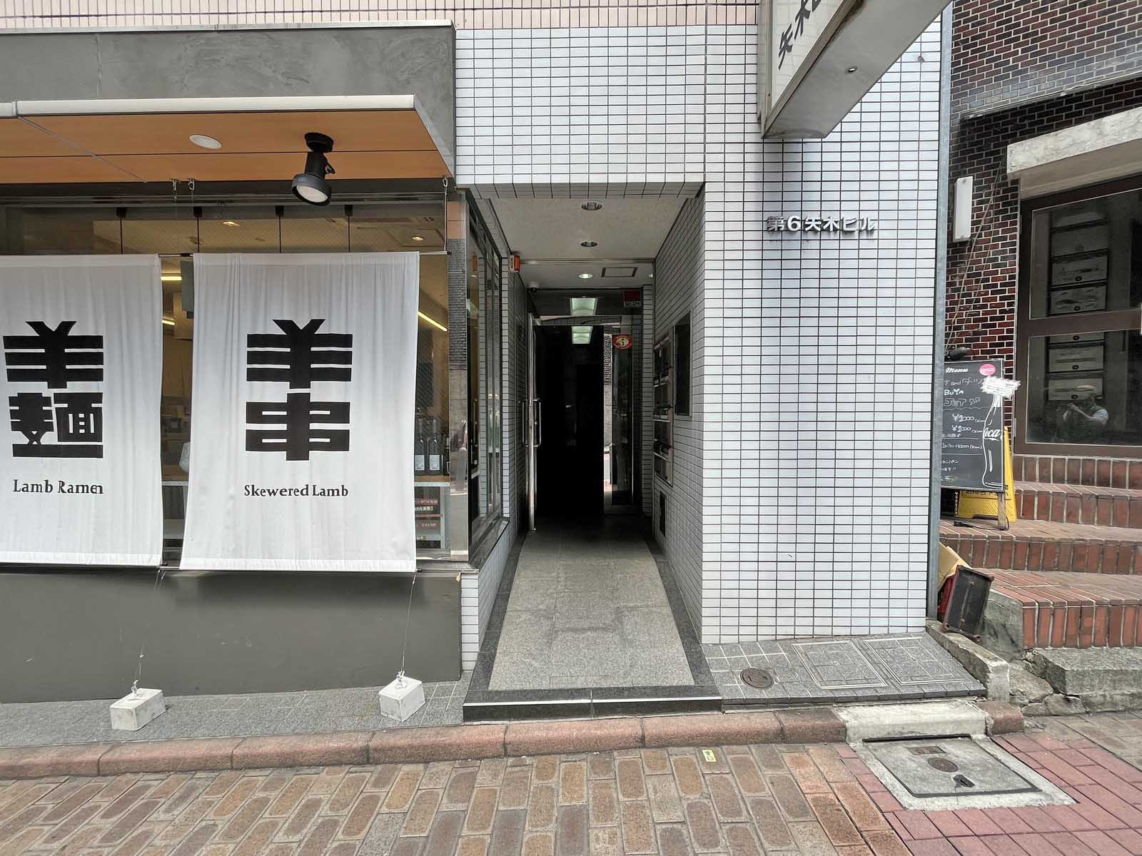 オフィスビル出入口