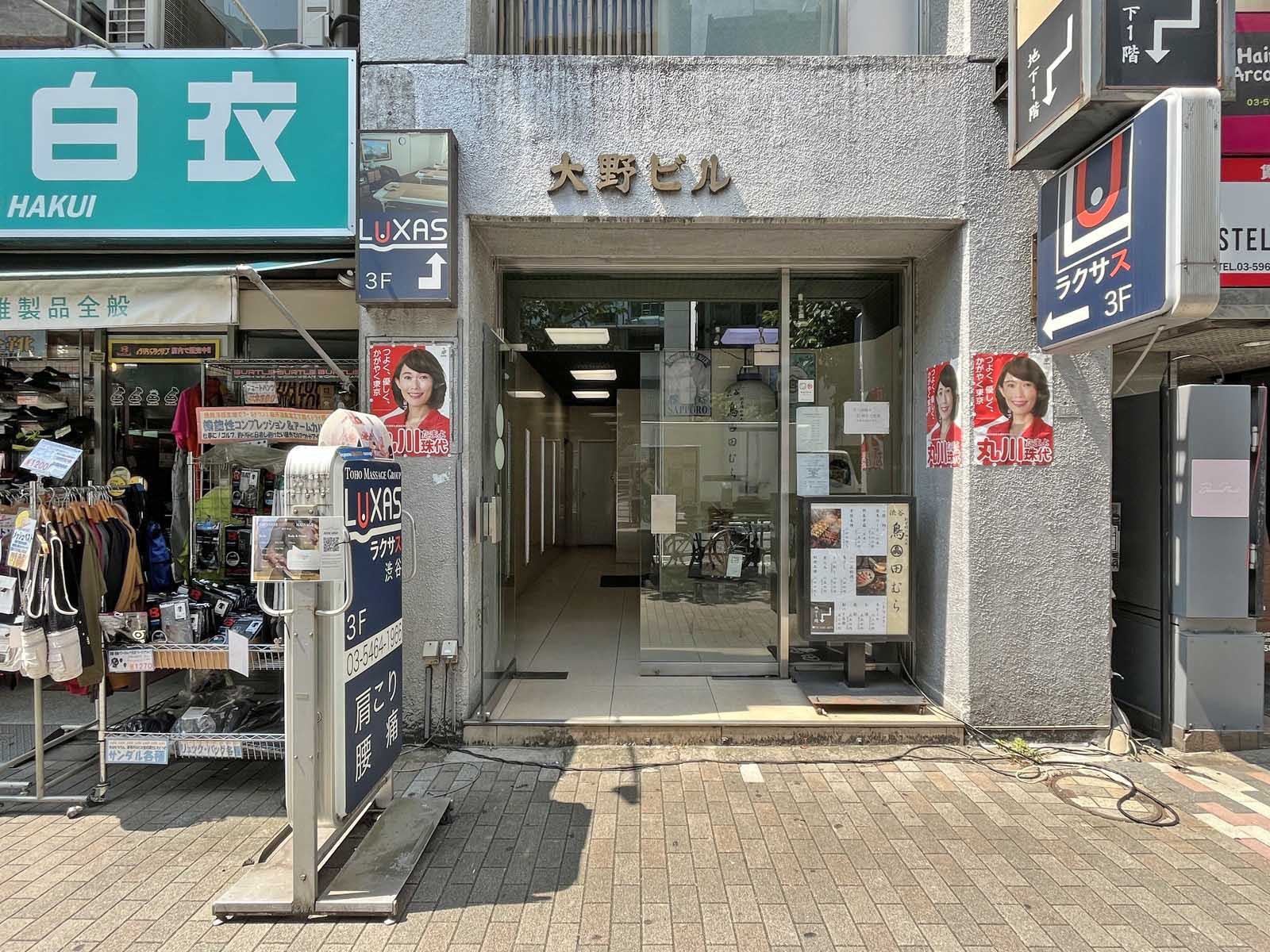 オフィスビル出入口