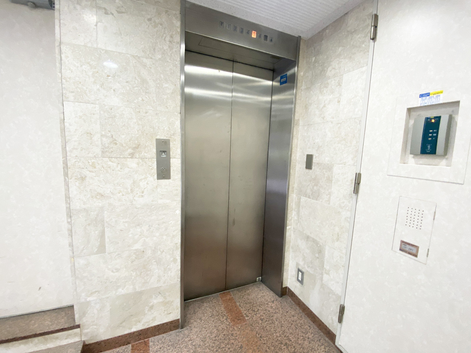 エレベーター(1基)