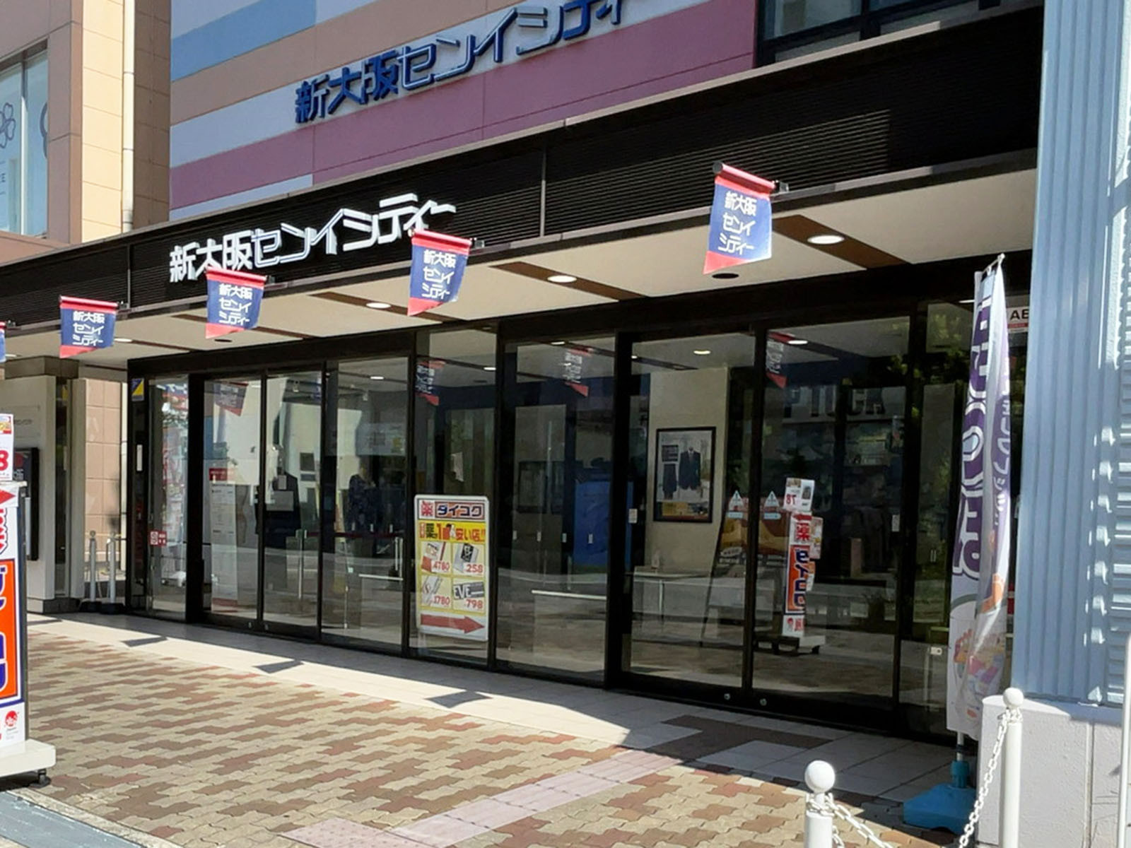 オフィスビル出入口
