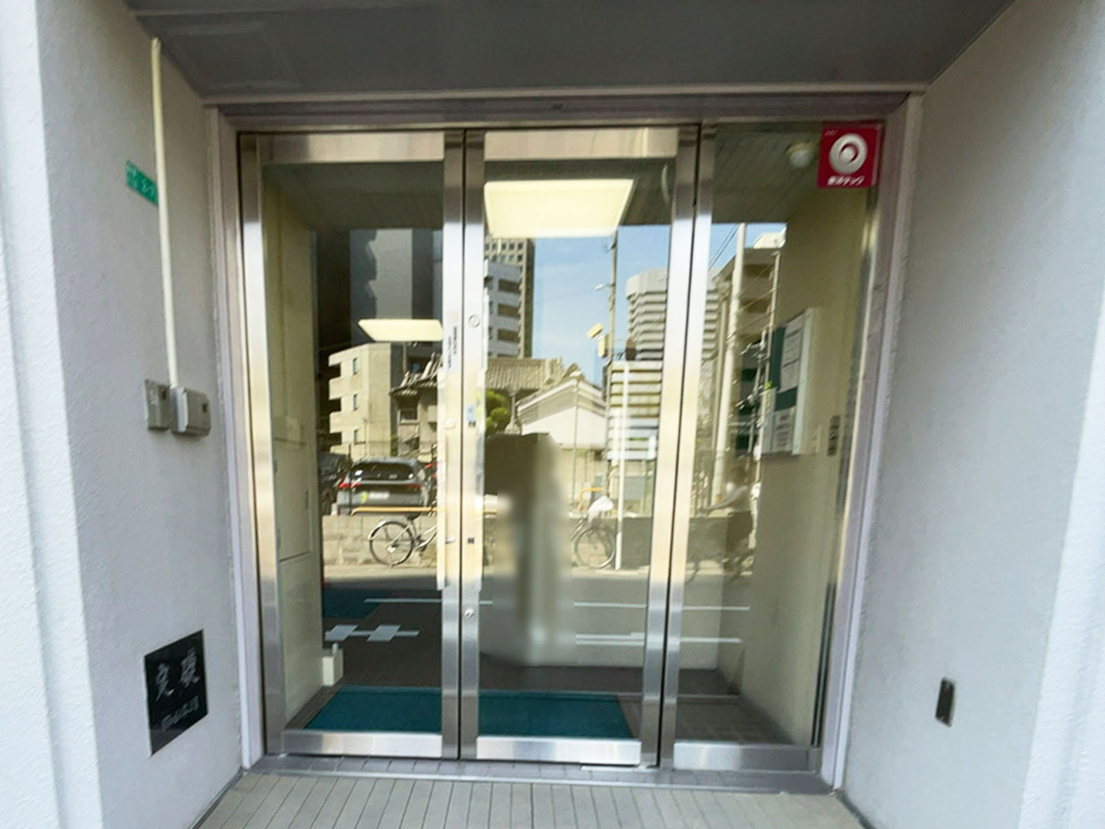 オフィスビル出入口