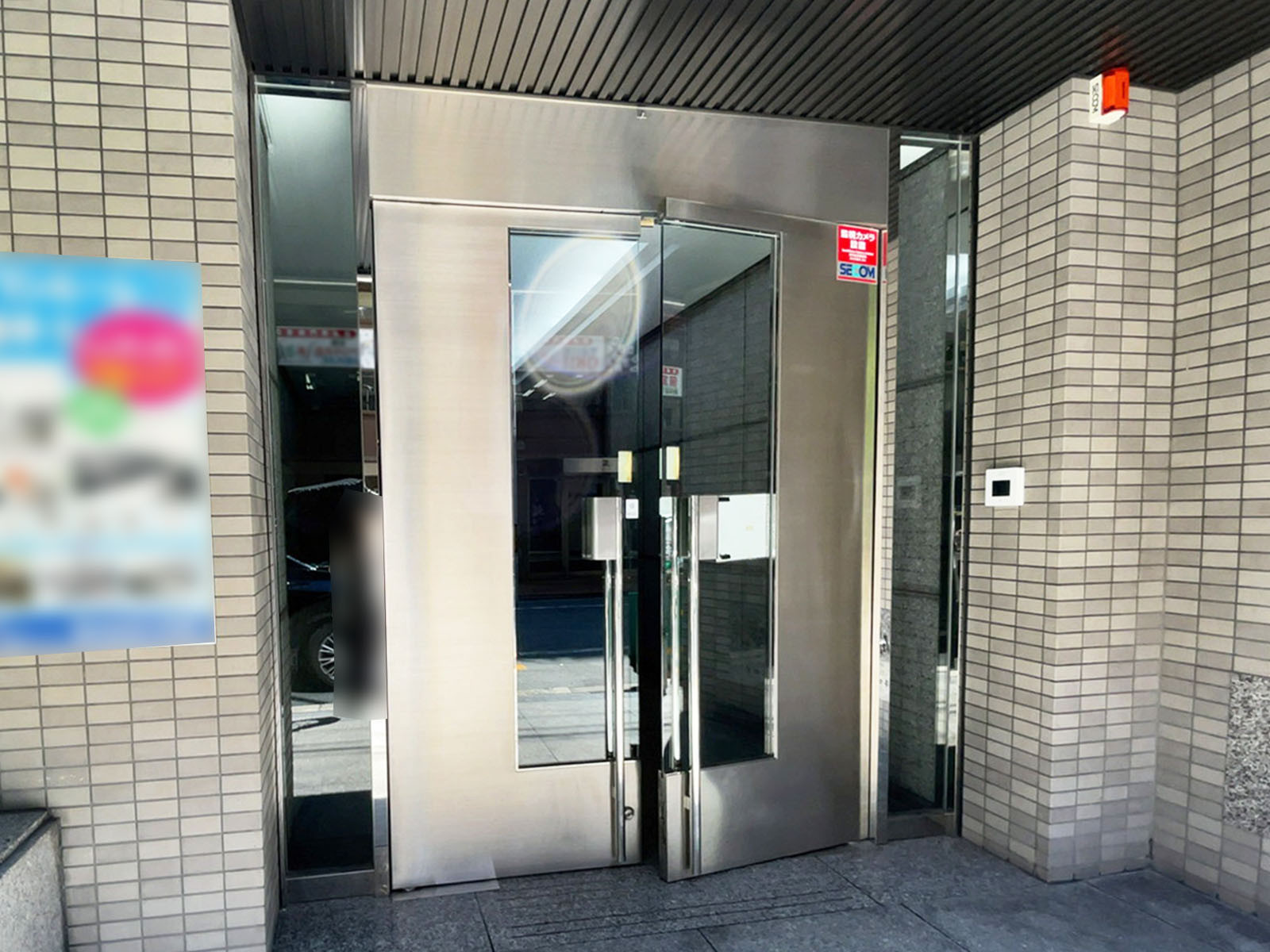 オフィスビル出入口