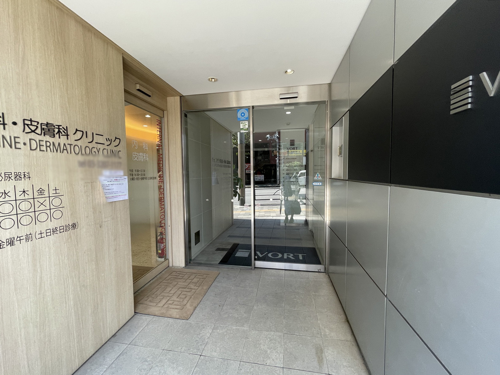 オフィスビル出入口