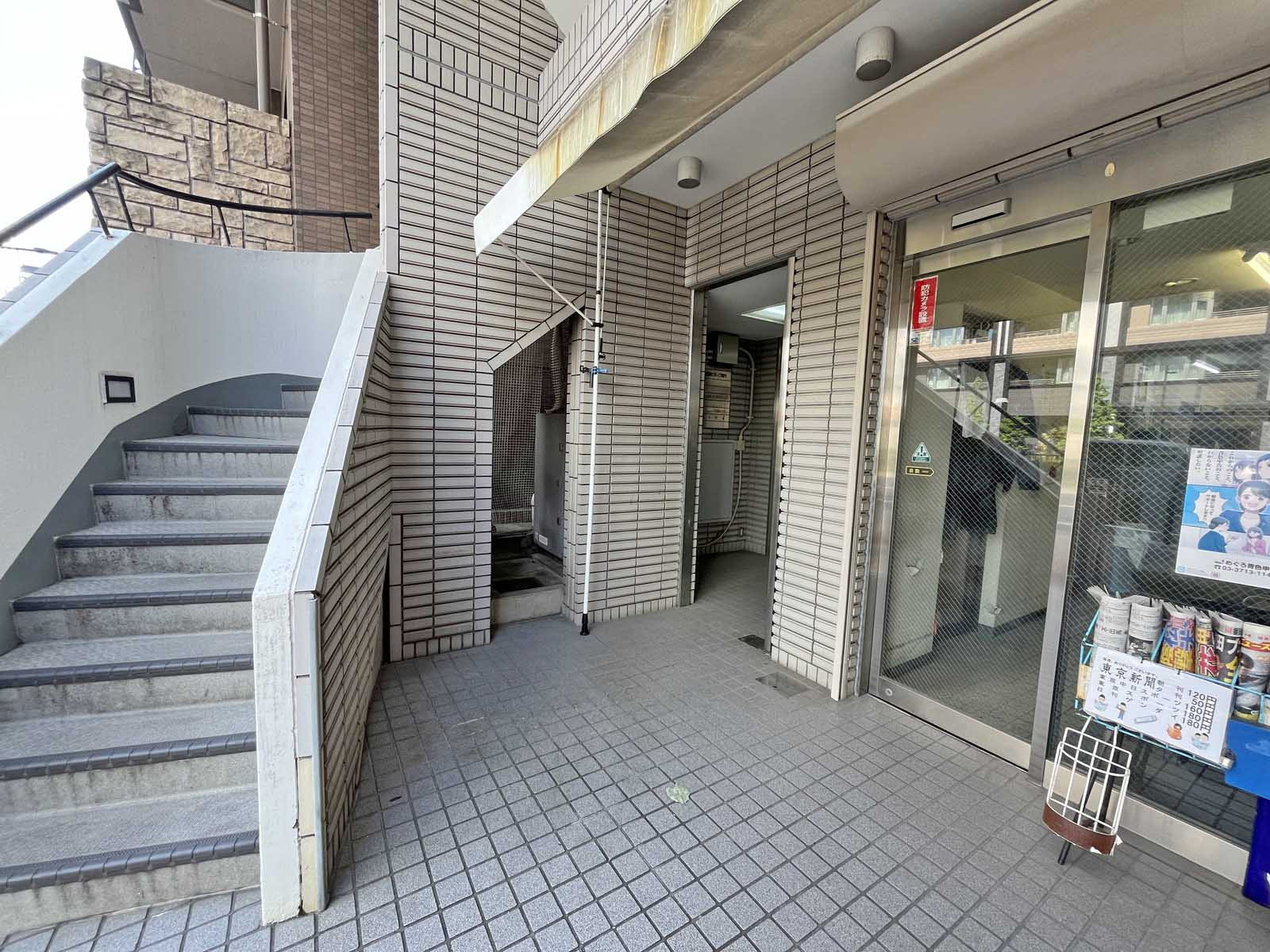 オフィスビル出入口