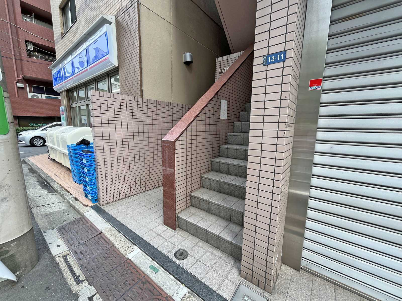オフィスビル出入口