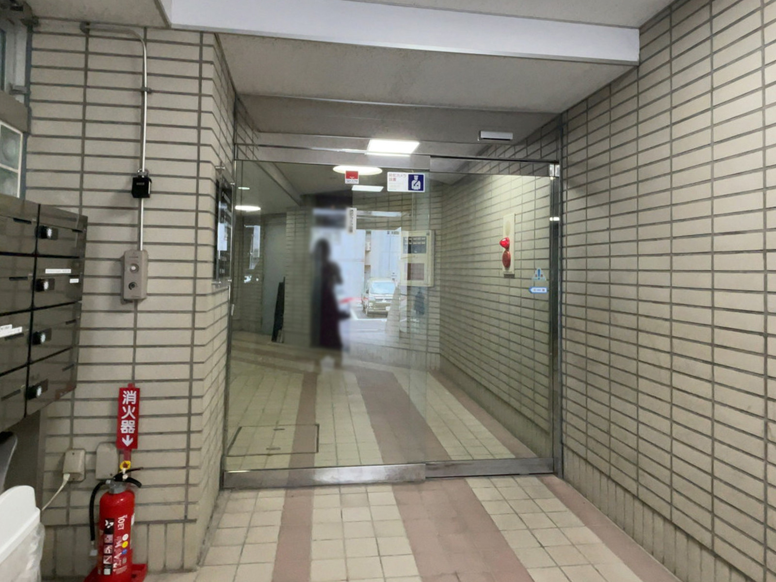 オフィスビル出入口
