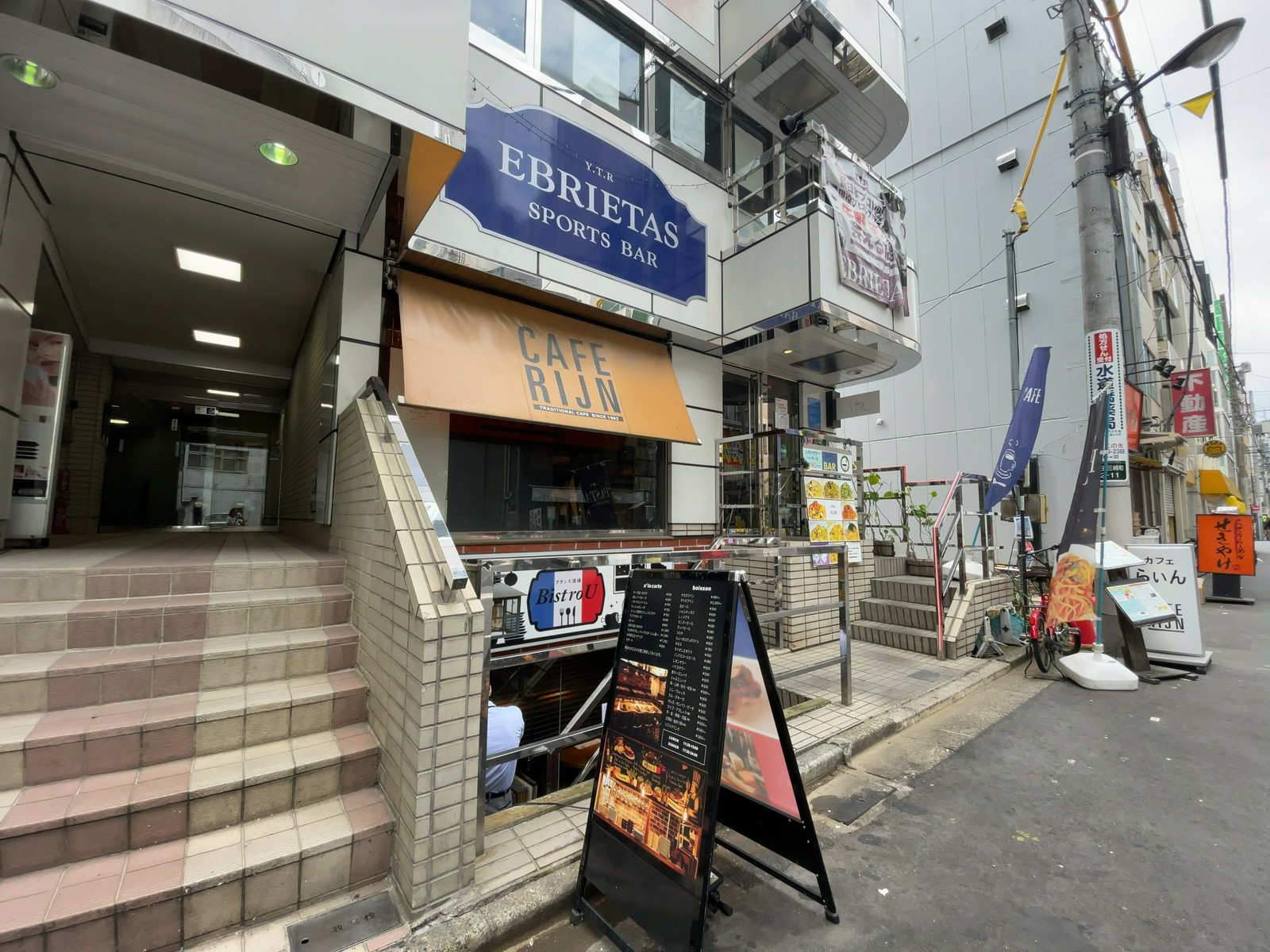 1階の飲食店