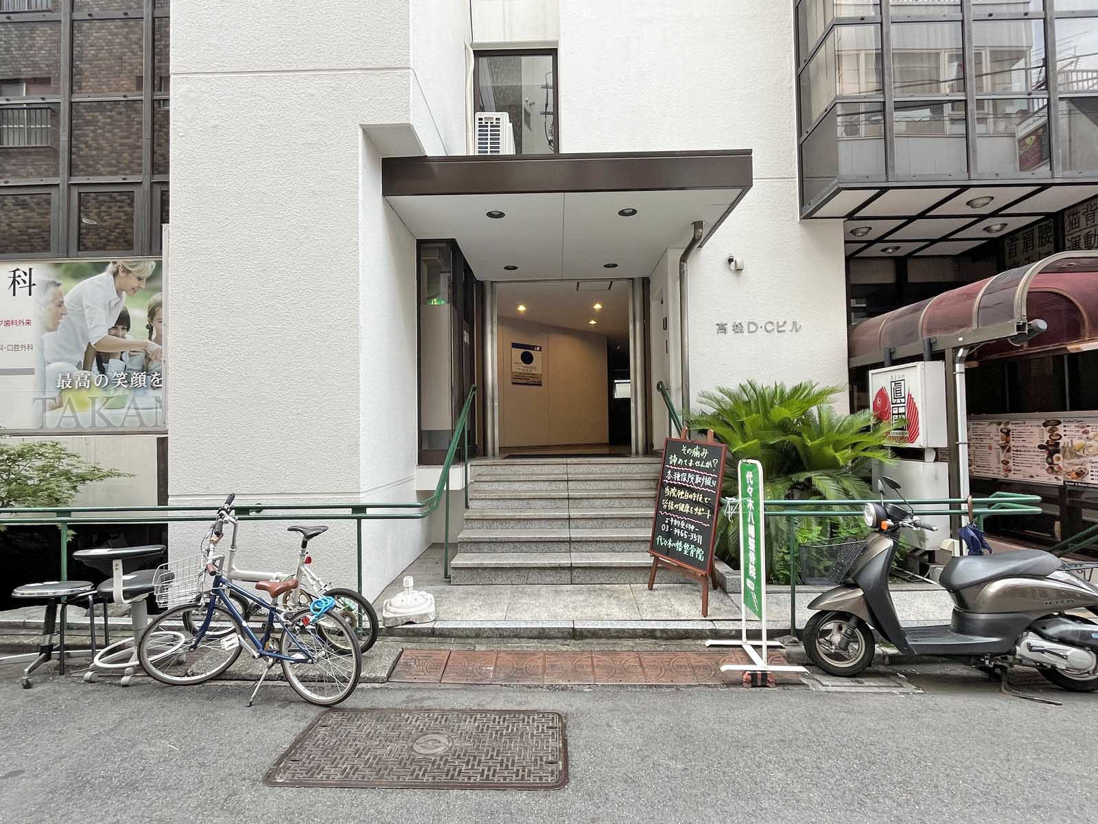 オフィスビル出入口