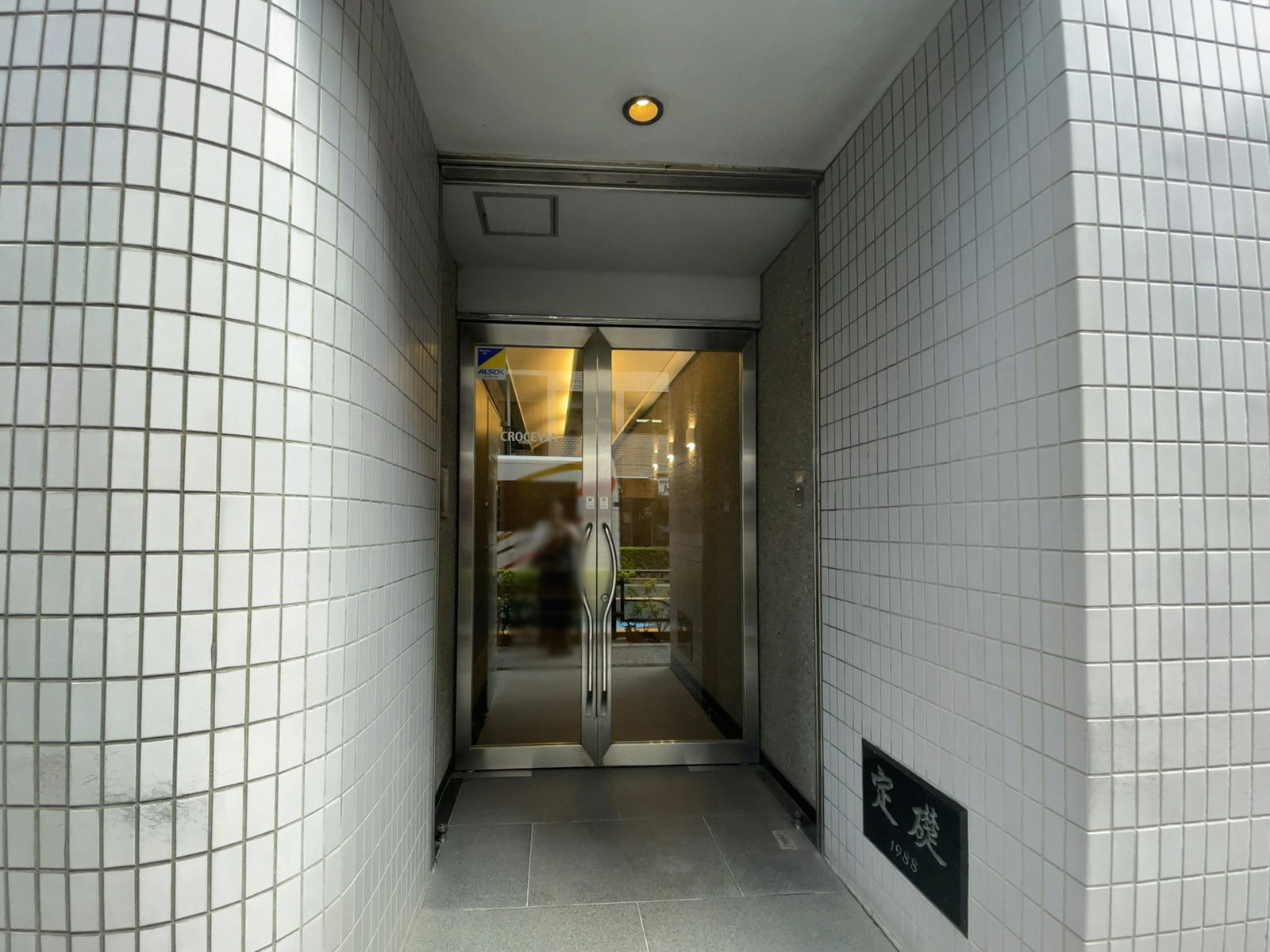 オフィスビル出入口