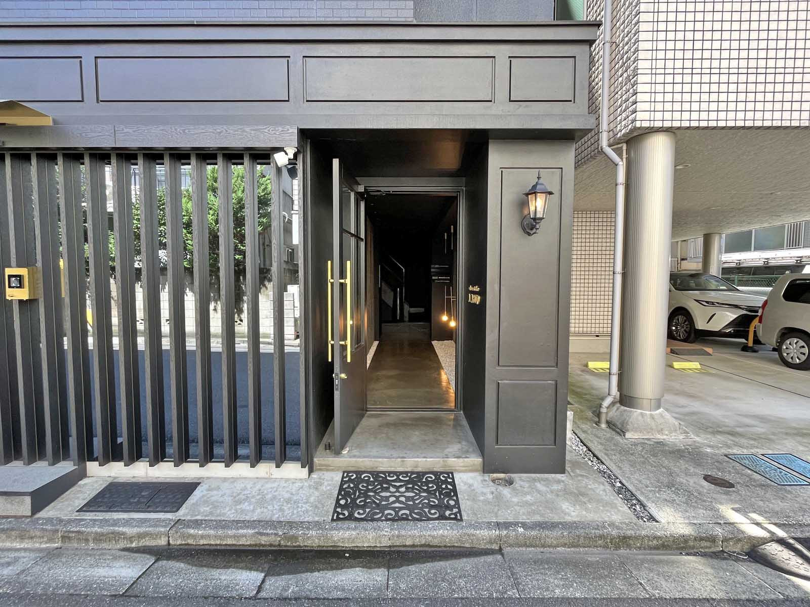 オフィスビル出入口