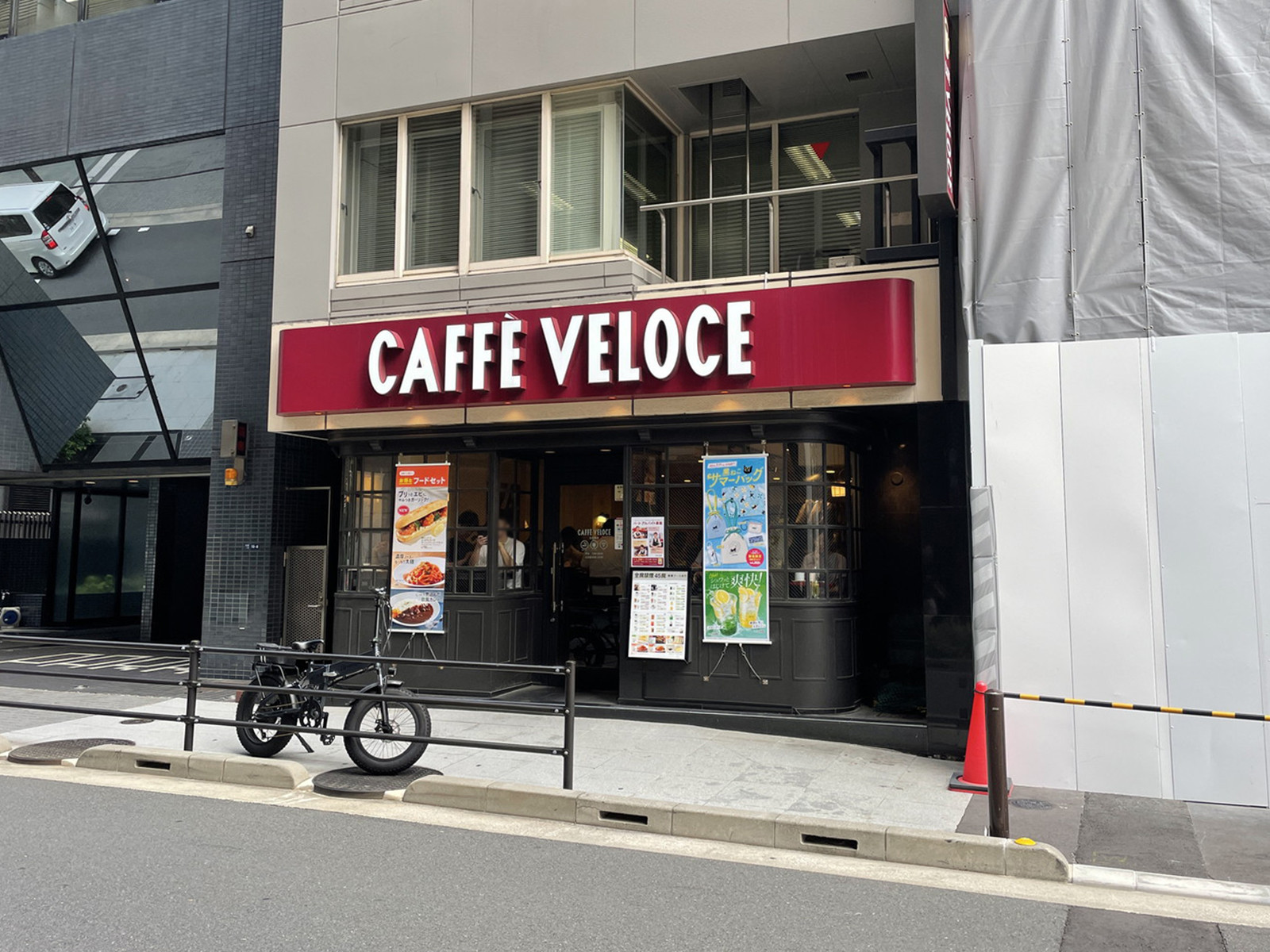 1階のカフェ・ベローチェ日本橋店