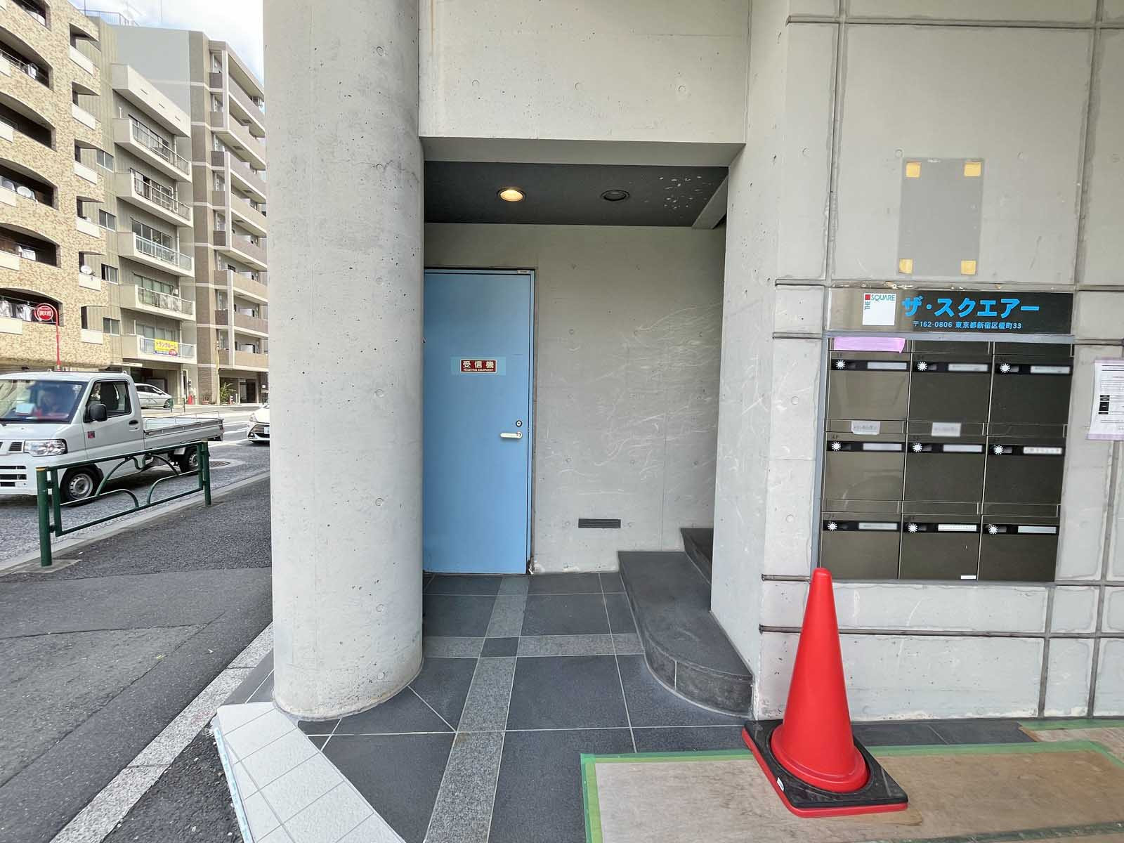 オフィスビル出入口
