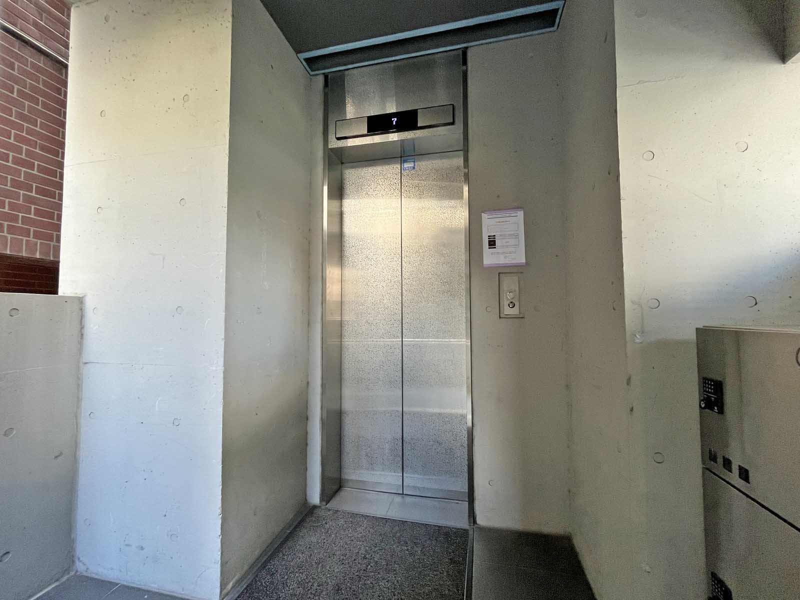 エレベーター
