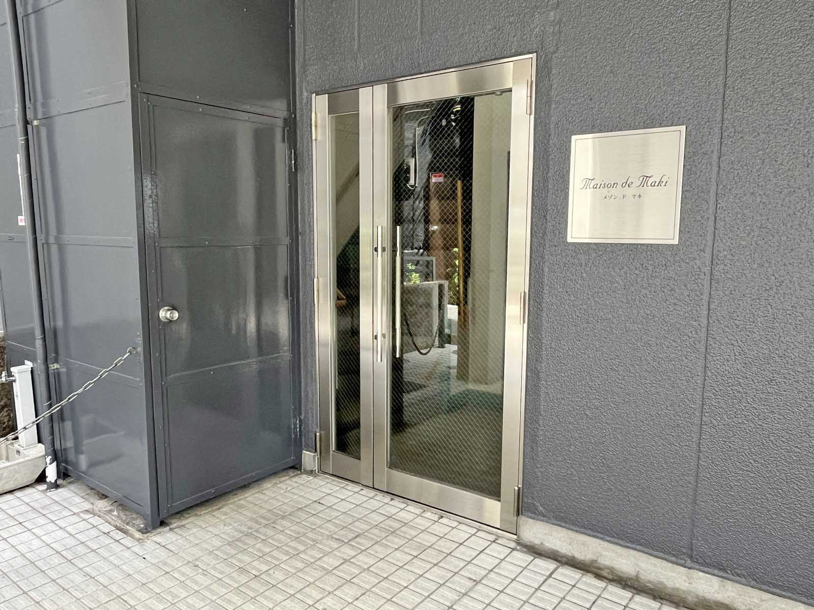 建物出入り口