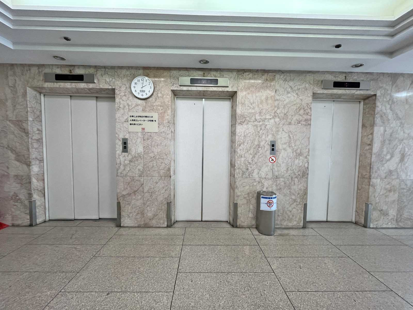 エレベーター(3基)