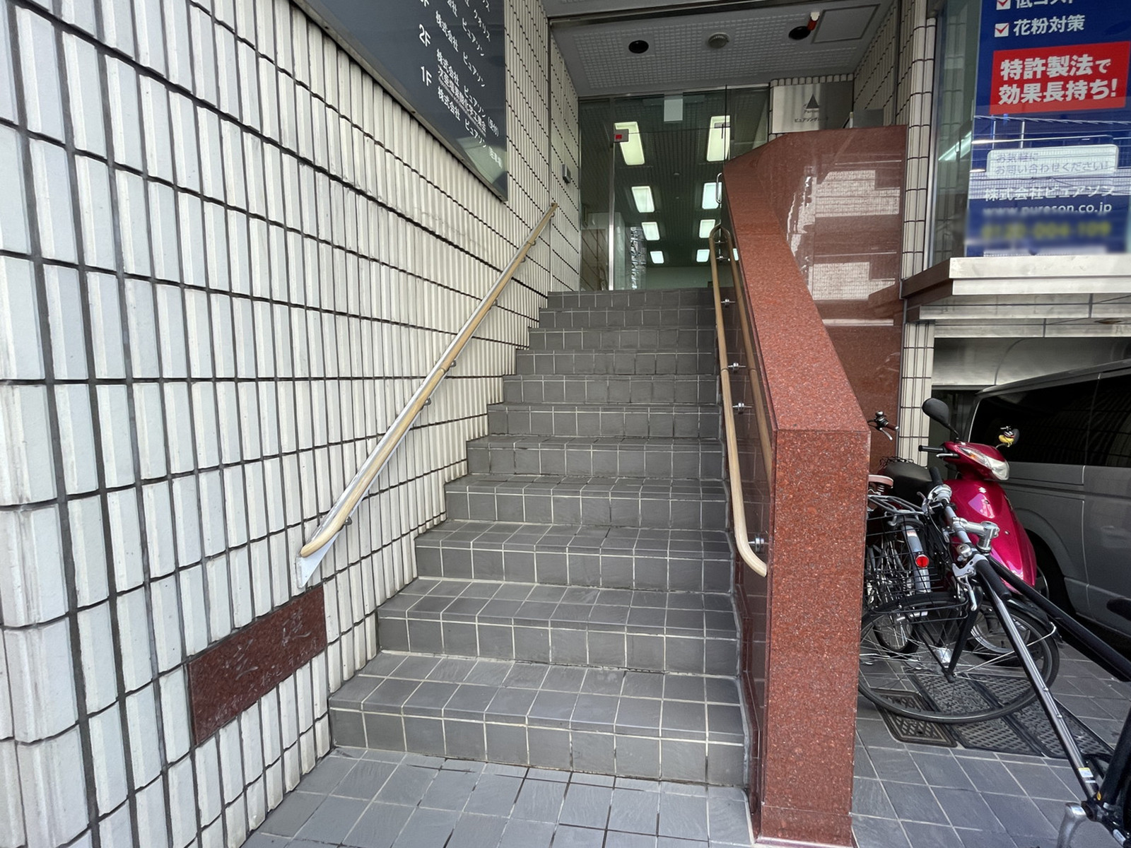 オフィスビル出入口