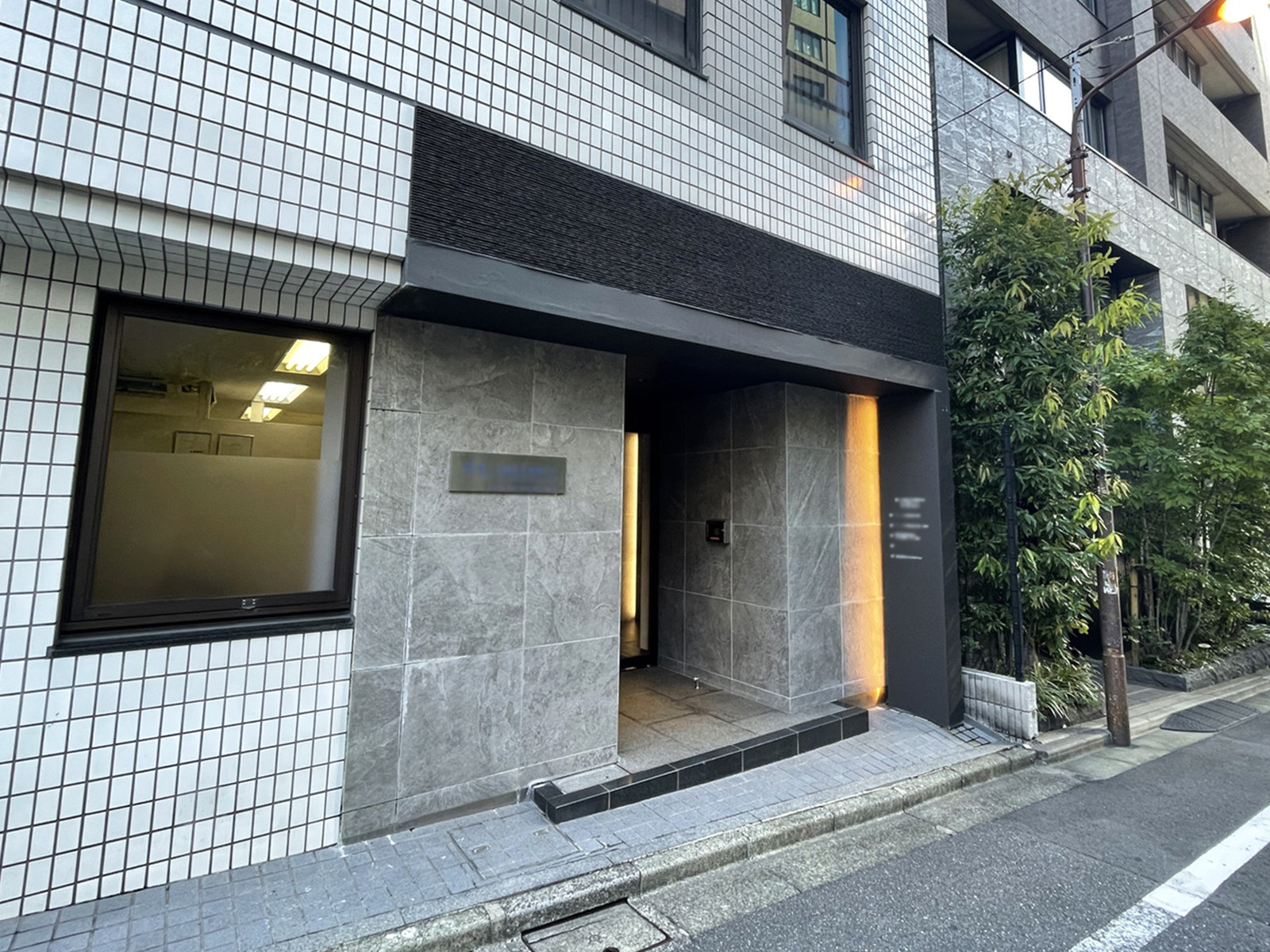 オフィスビル出入口