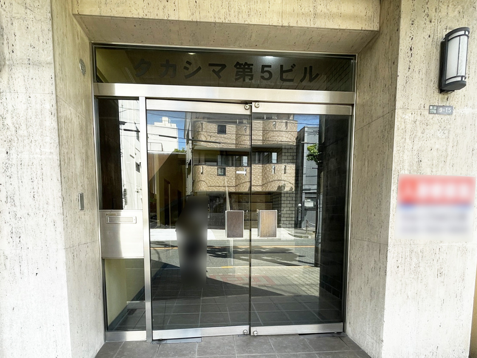 オフィスビル出入口