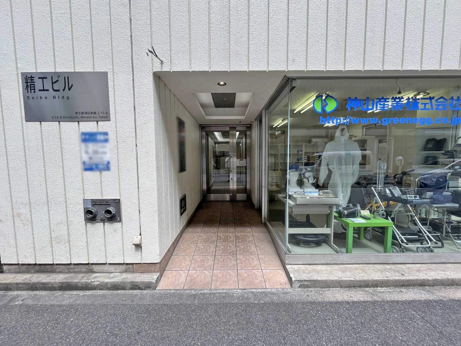 オフィスビル出入口