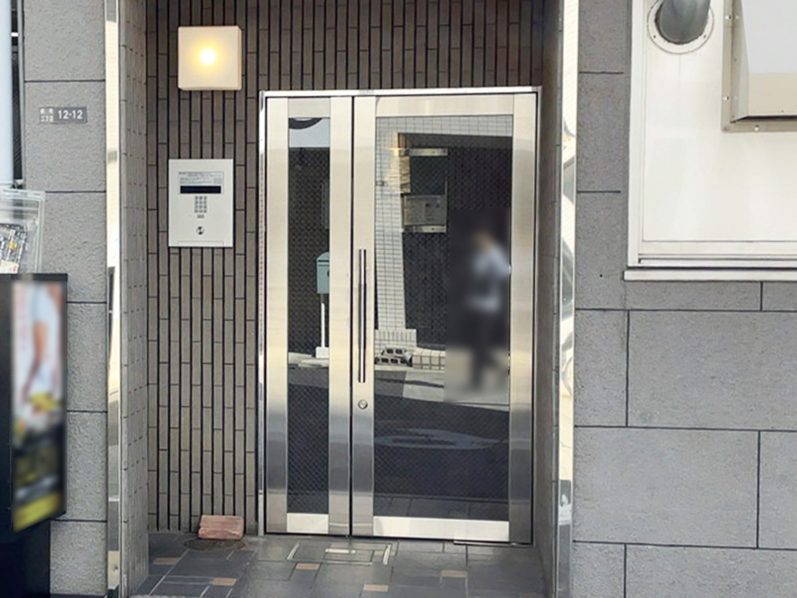 オフィスビル出入口